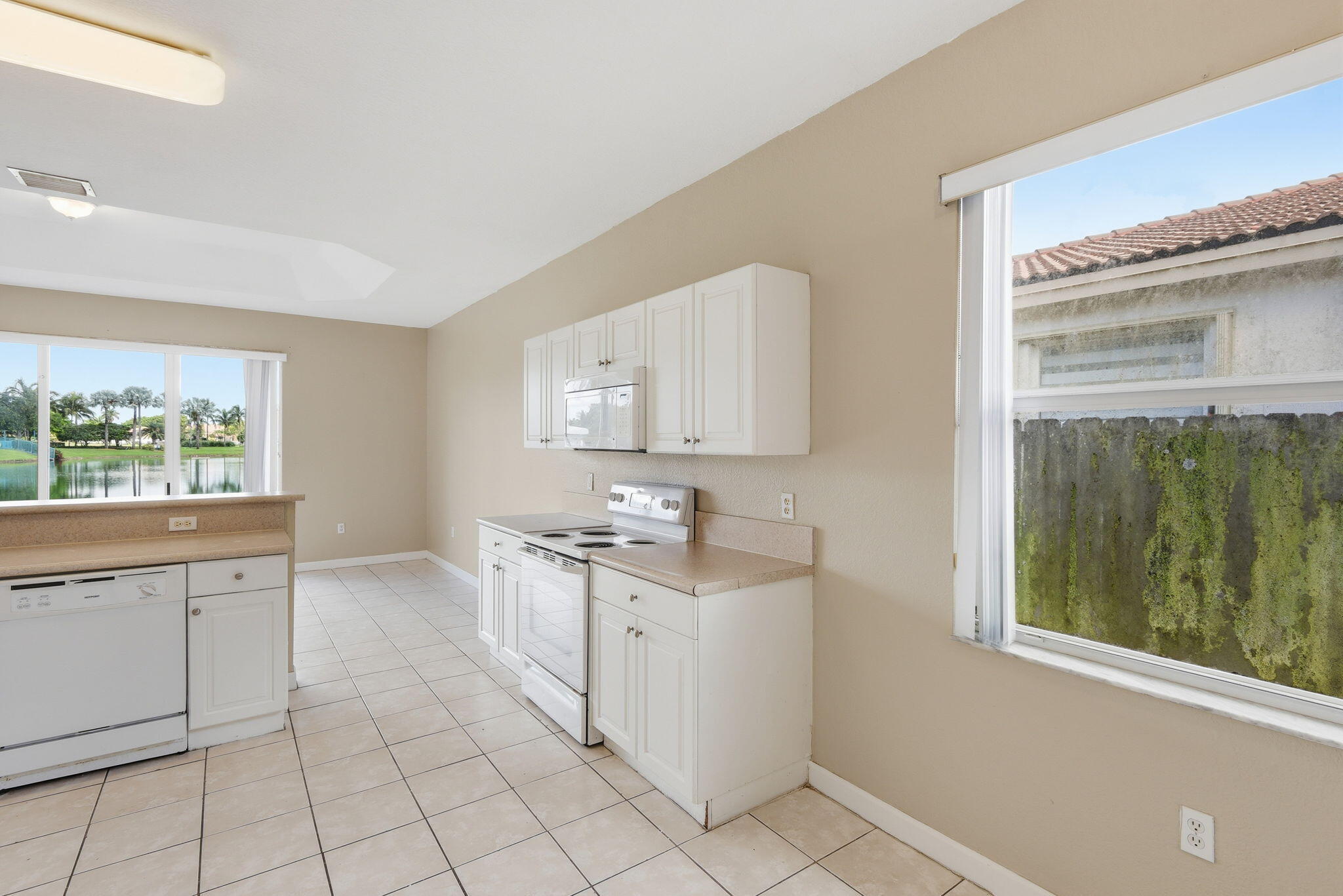 FLORIDIAN BAY ESTATES SOUTH - Residential