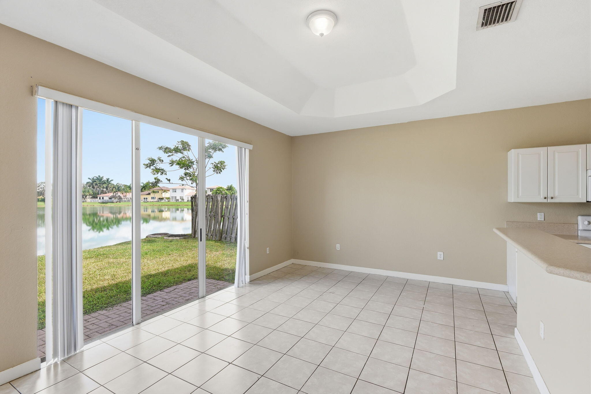FLORIDIAN BAY ESTATES SOUTH - Residential