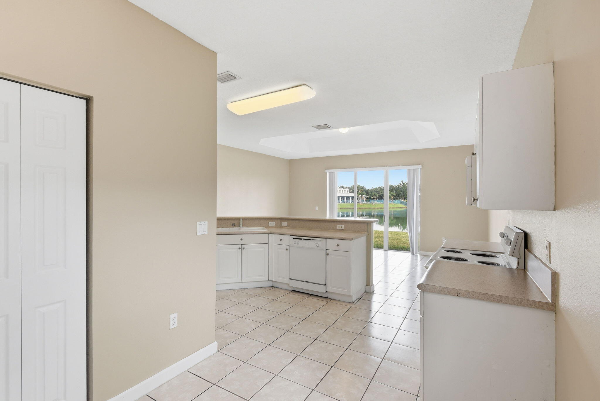 FLORIDIAN BAY ESTATES SOUTH - Residential