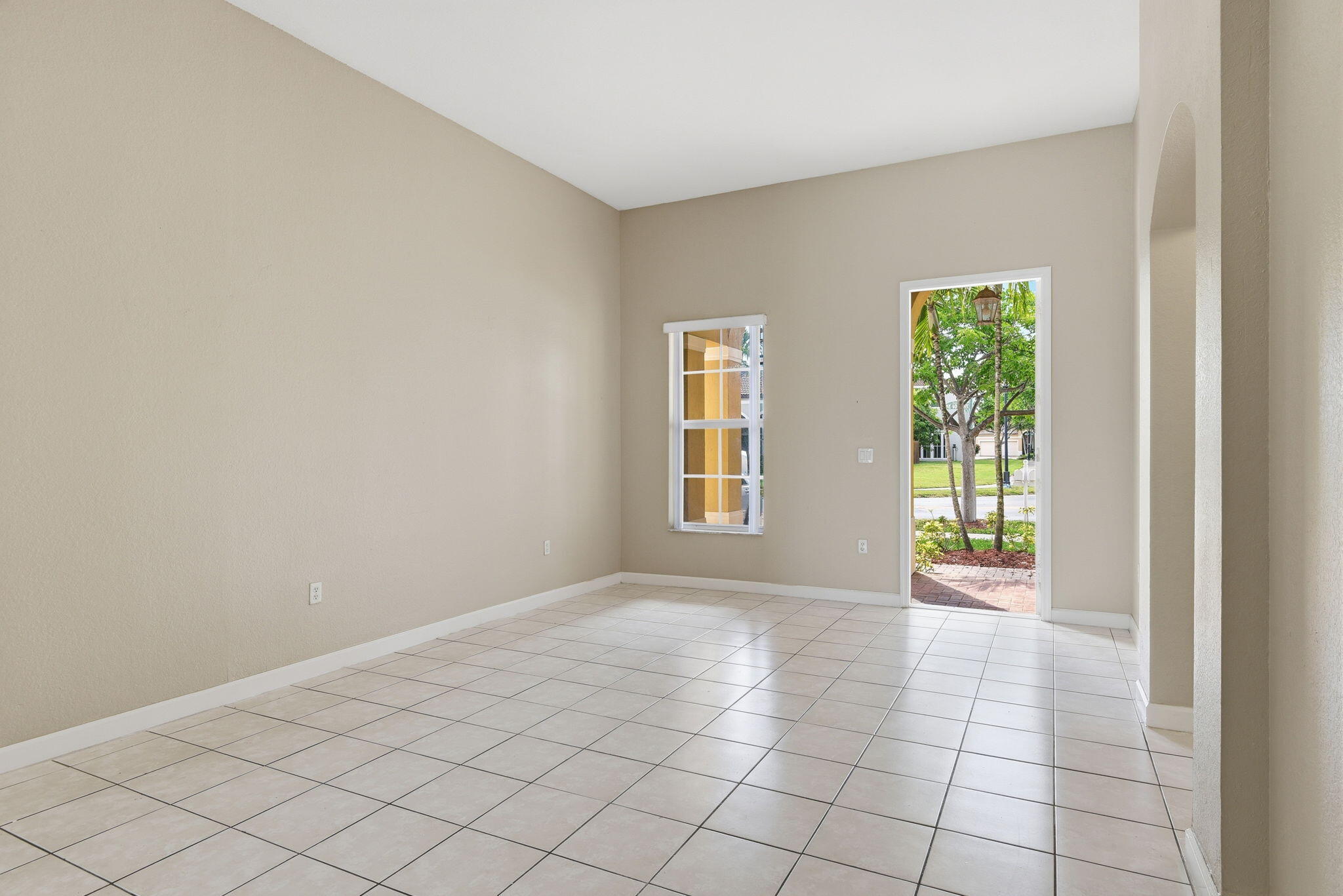 FLORIDIAN BAY ESTATES SOUTH - Residential