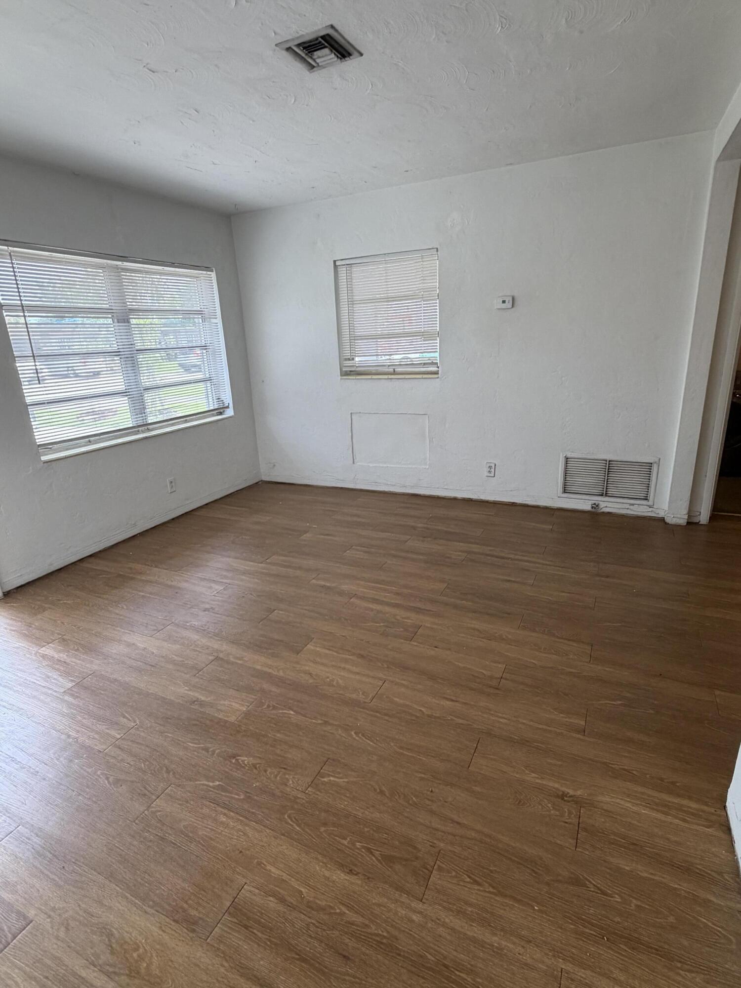WELWYN MANOR ANNEX - Residential Lease