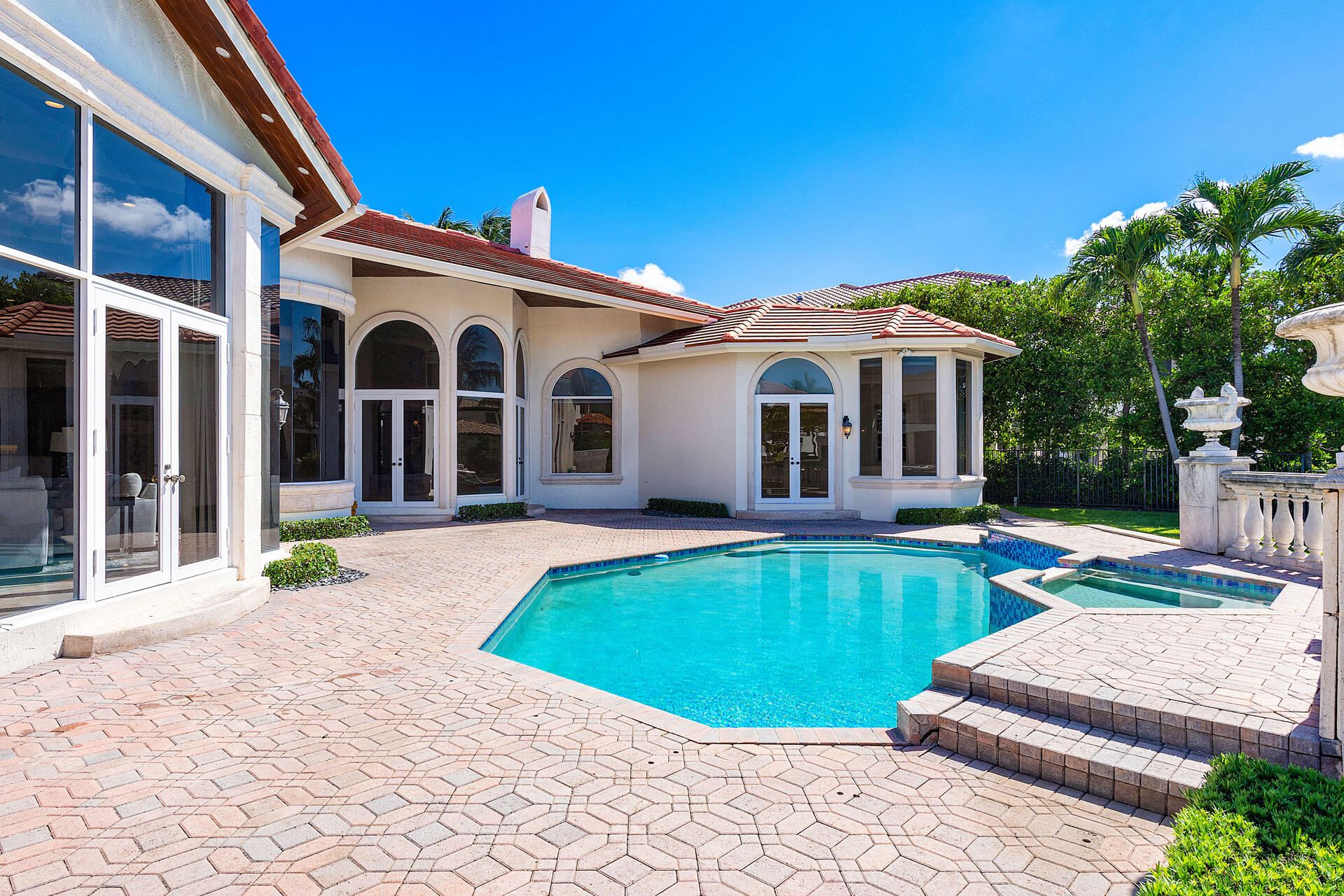 ROYAL PALM YACHT & COUNTRY CLUB - Residential