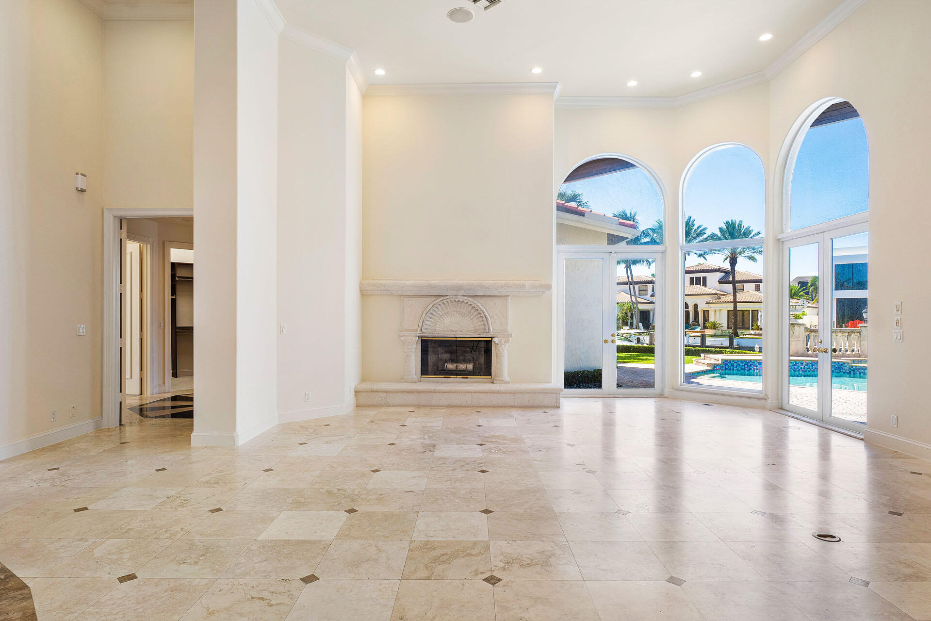 ROYAL PALM YACHT & COUNTRY CLUB - Residential