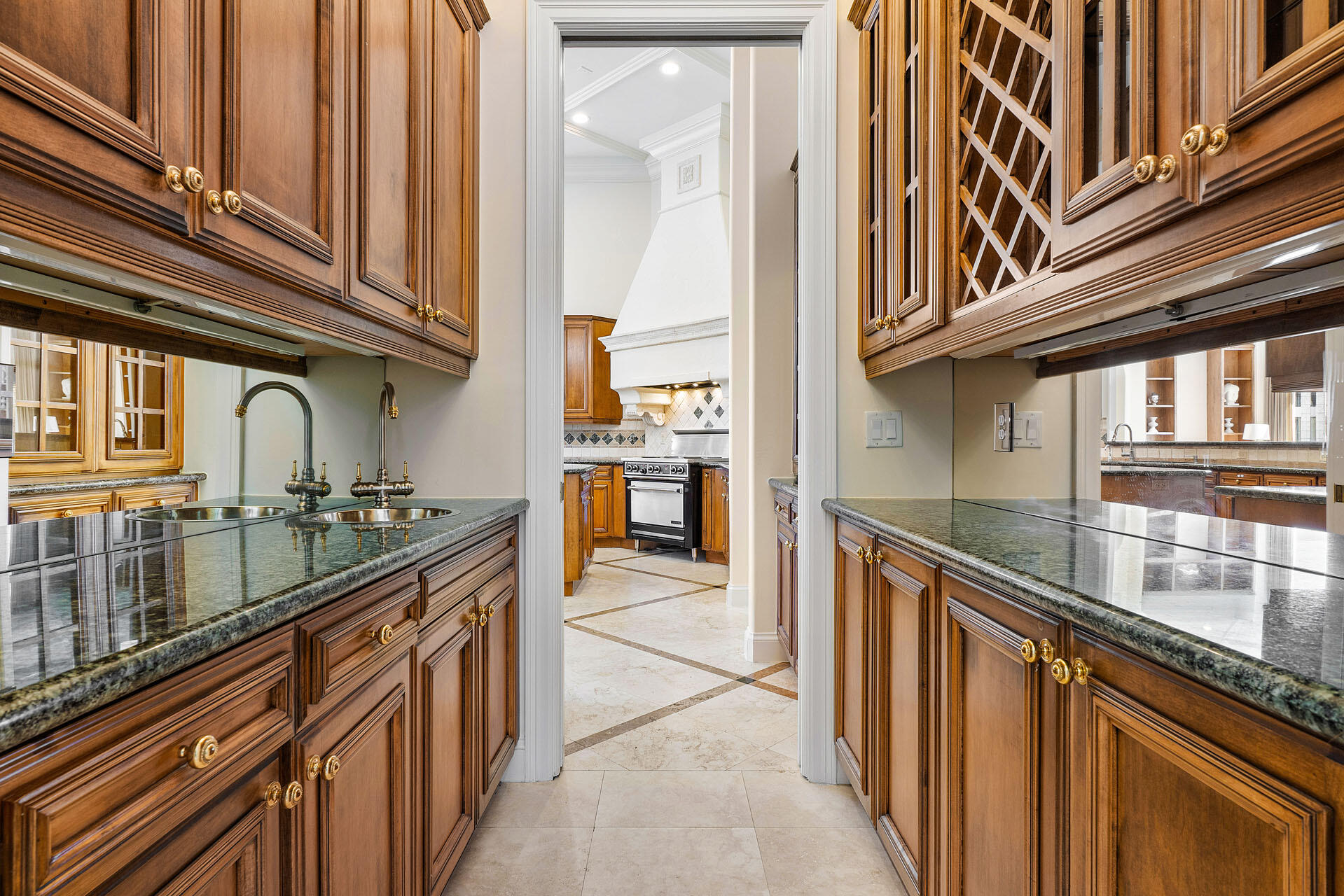 ROYAL PALM YACHT & COUNTRY CLUB - Residential
