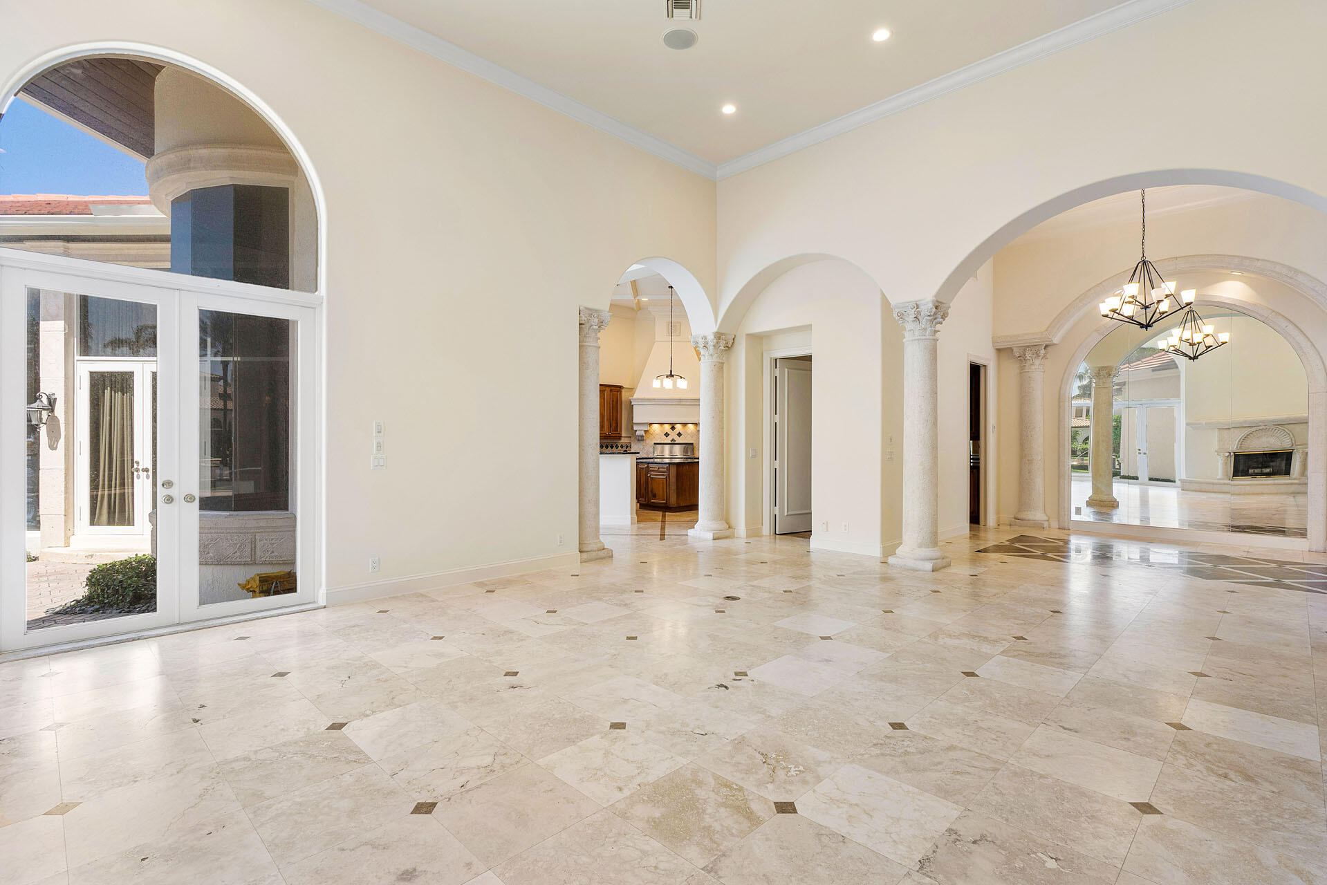 ROYAL PALM YACHT & COUNTRY CLUB - Residential
