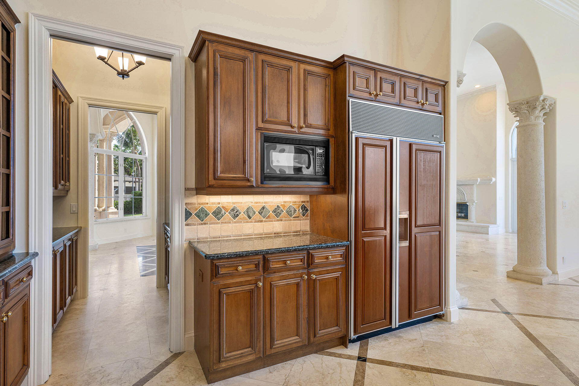 ROYAL PALM YACHT & COUNTRY CLUB - Residential