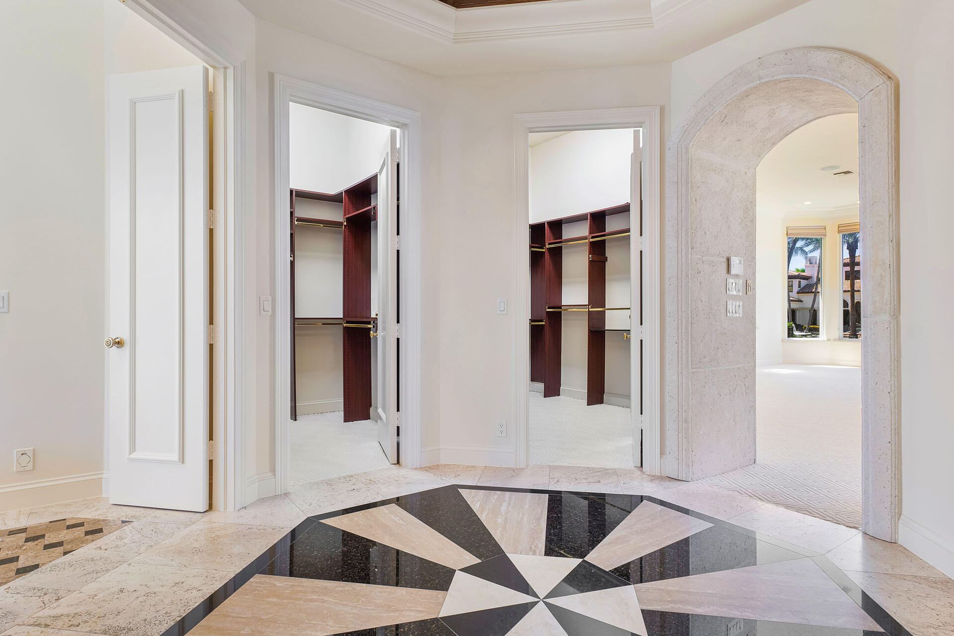 ROYAL PALM YACHT & COUNTRY CLUB - Residential