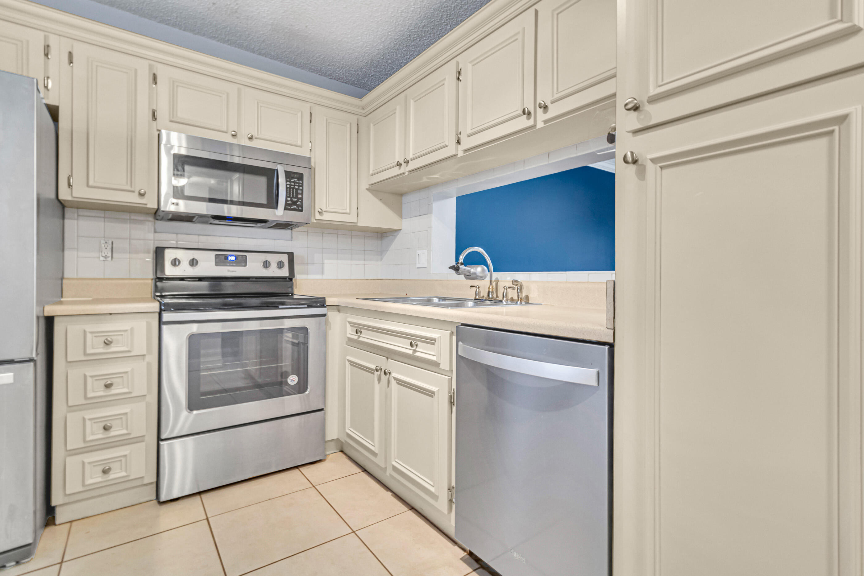 VIEWPOINTE CONDO - Residential