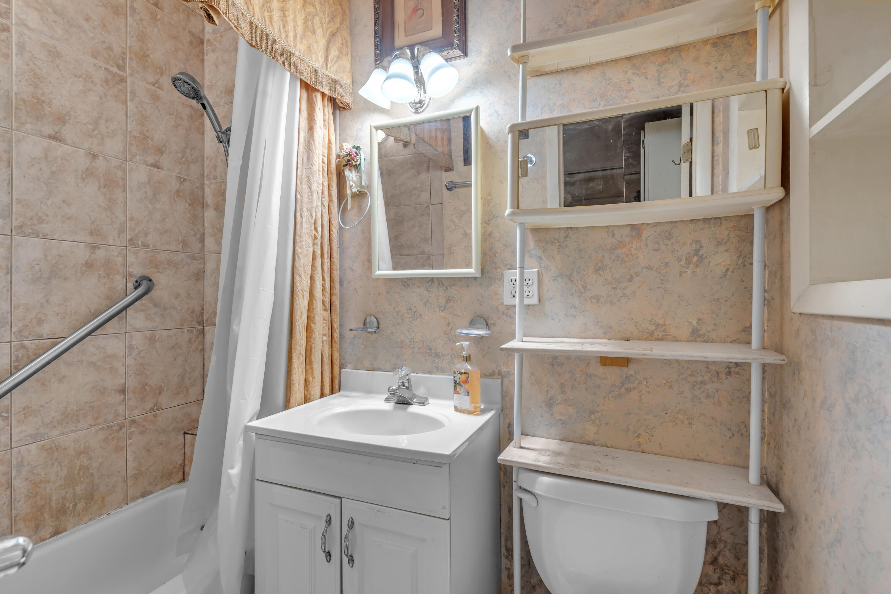 DRIFTWOOD ESTATES NO 20 - Residential
