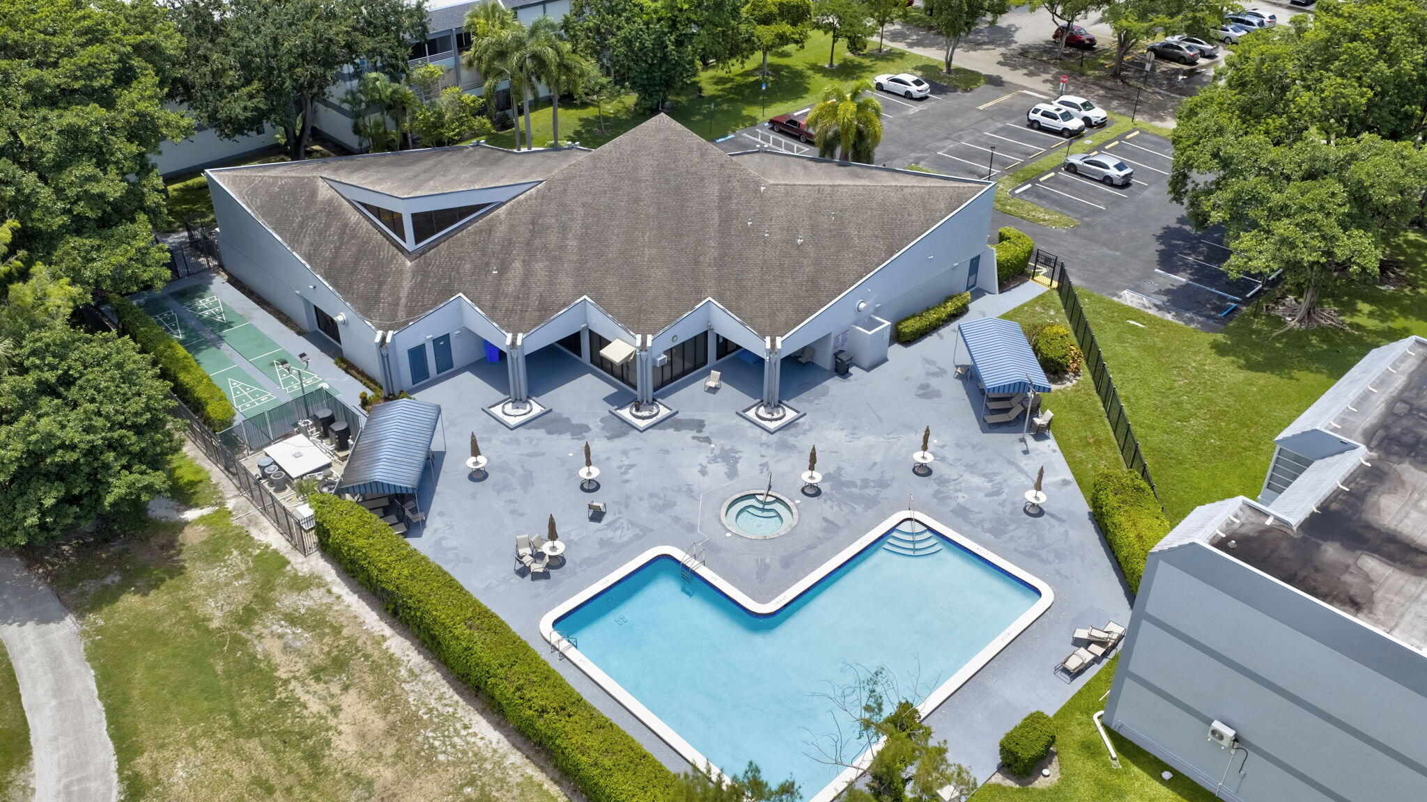 SANDS POINT CONDOMINIUM III - Residential