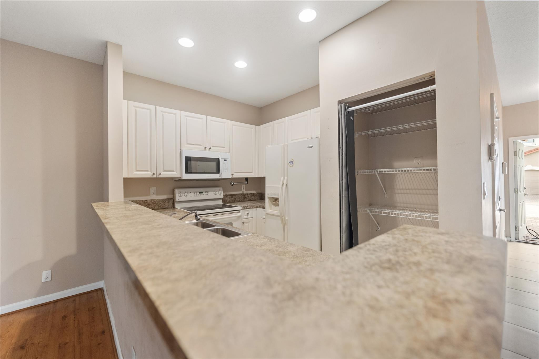 CORAL PARK TOWNHOMES WEST CONDO - Residential Lease