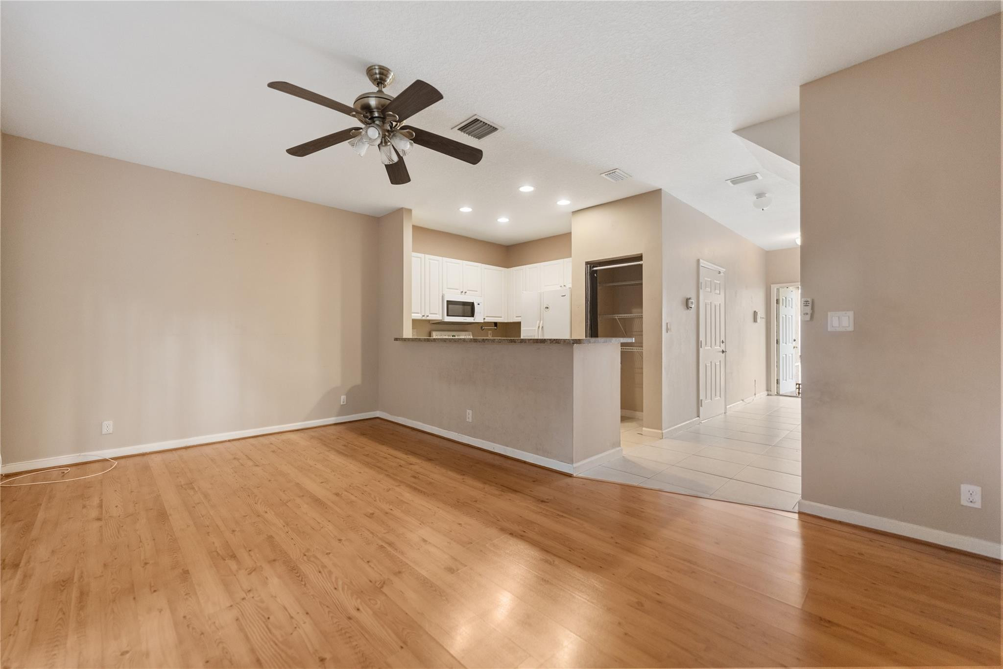CORAL PARK TOWNHOMES WEST CONDO - Residential Lease