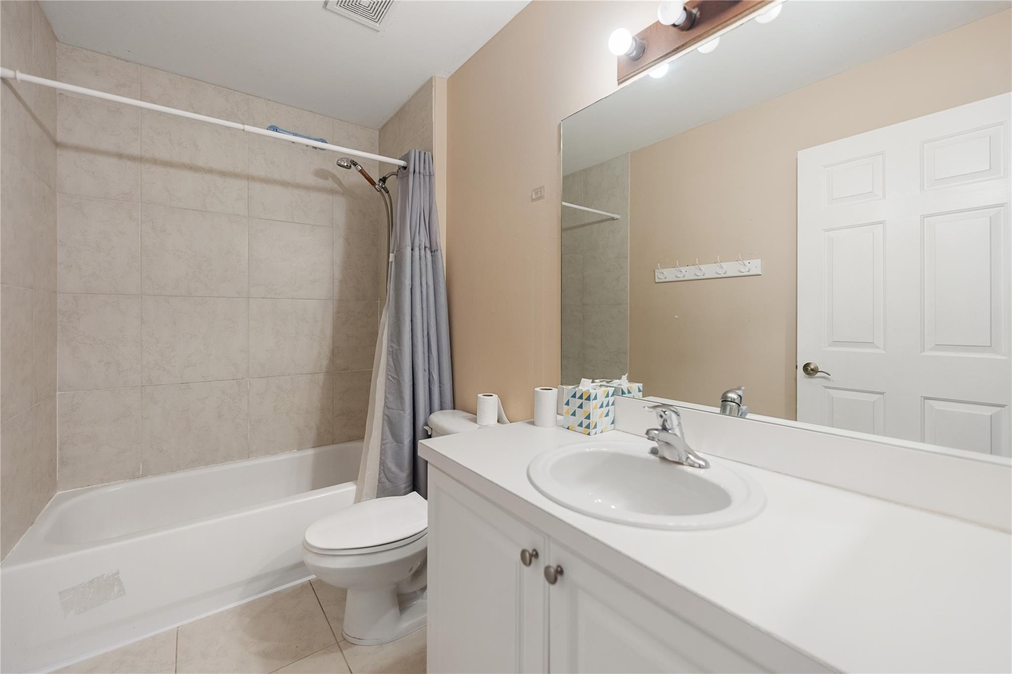 CORAL PARK TOWNHOMES WEST CONDO - Residential Lease