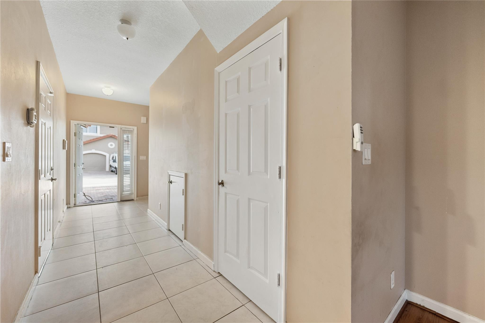 CORAL PARK TOWNHOMES WEST CONDO - Residential Lease