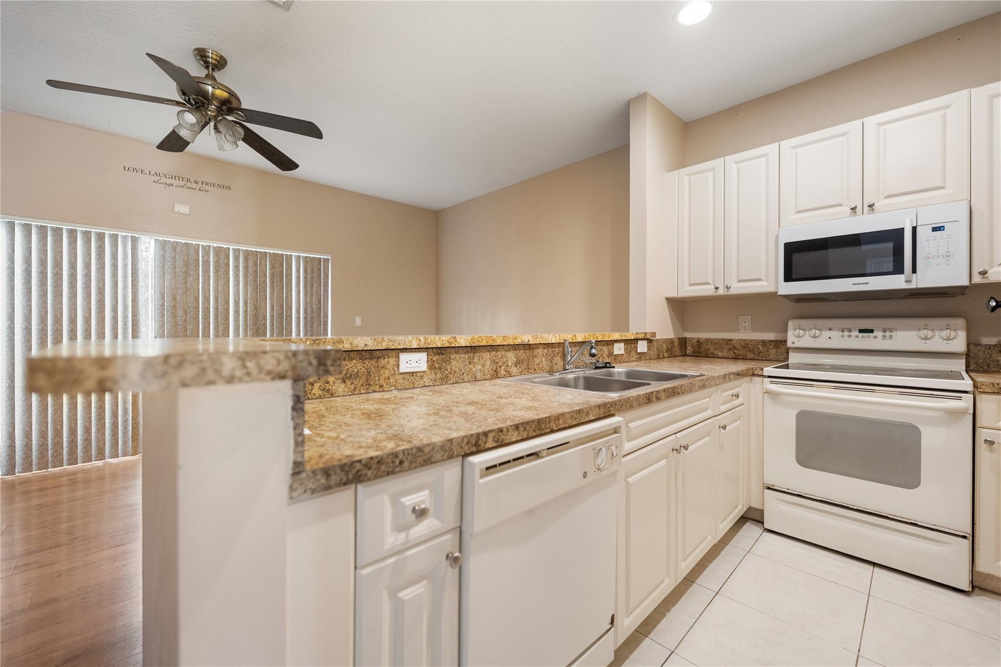 CORAL PARK TOWNHOMES WEST CONDO - Residential Lease