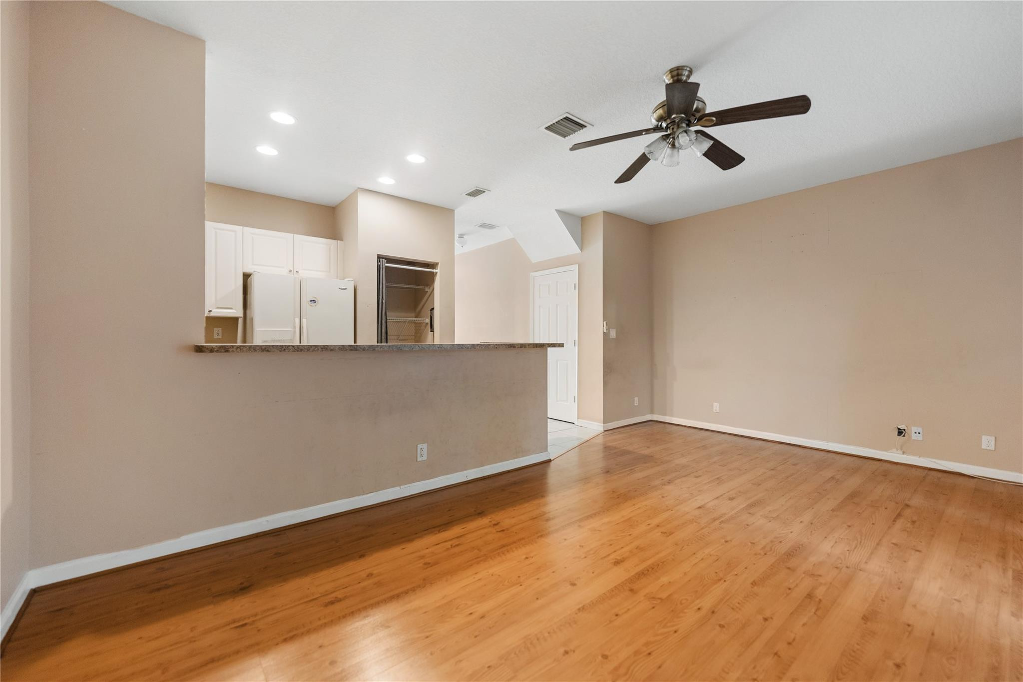 CORAL PARK TOWNHOMES WEST CONDO - Residential Lease