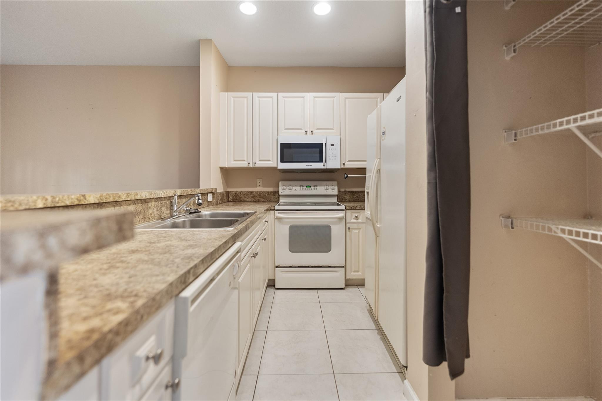 CORAL PARK TOWNHOMES WEST CONDO - Residential Lease