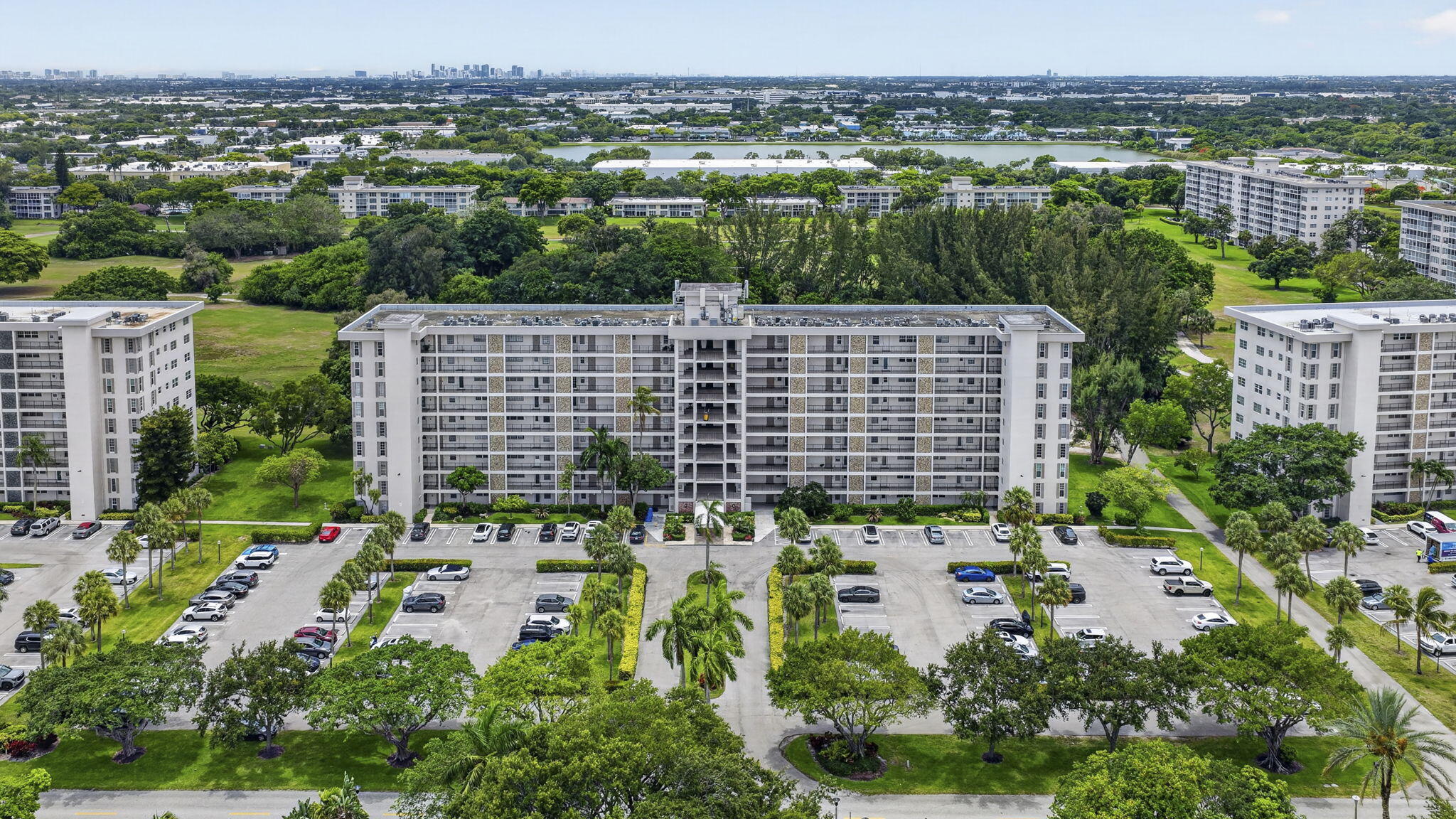 NO 10 PALM-AIRE COUNTRY CLUB - Residential