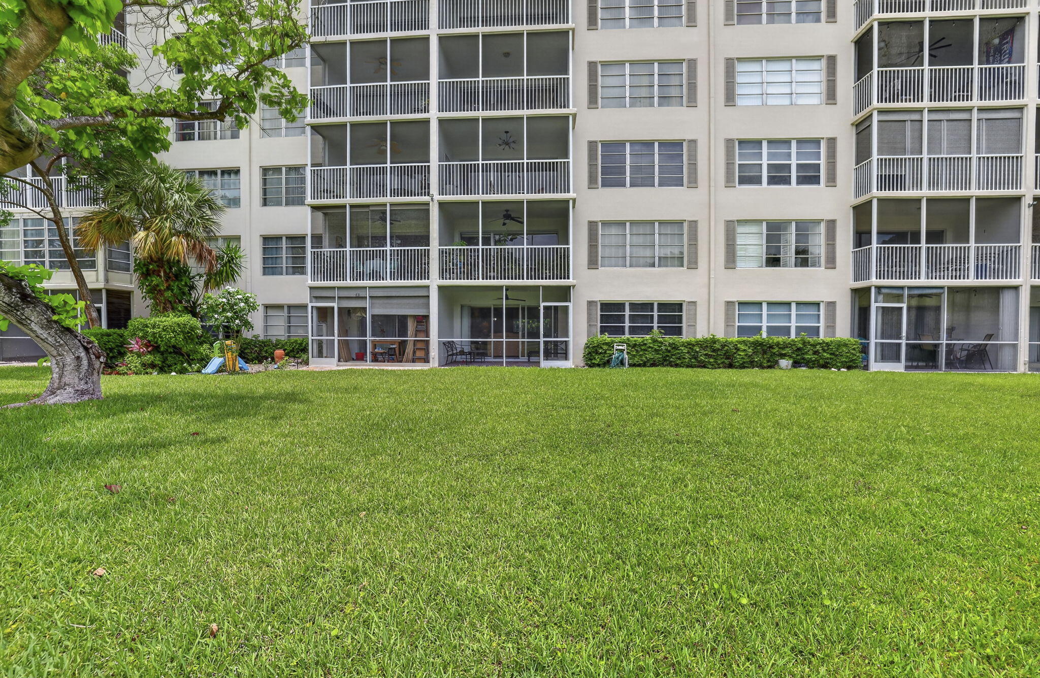 NO 10 PALM-AIRE COUNTRY CLUB - Residential