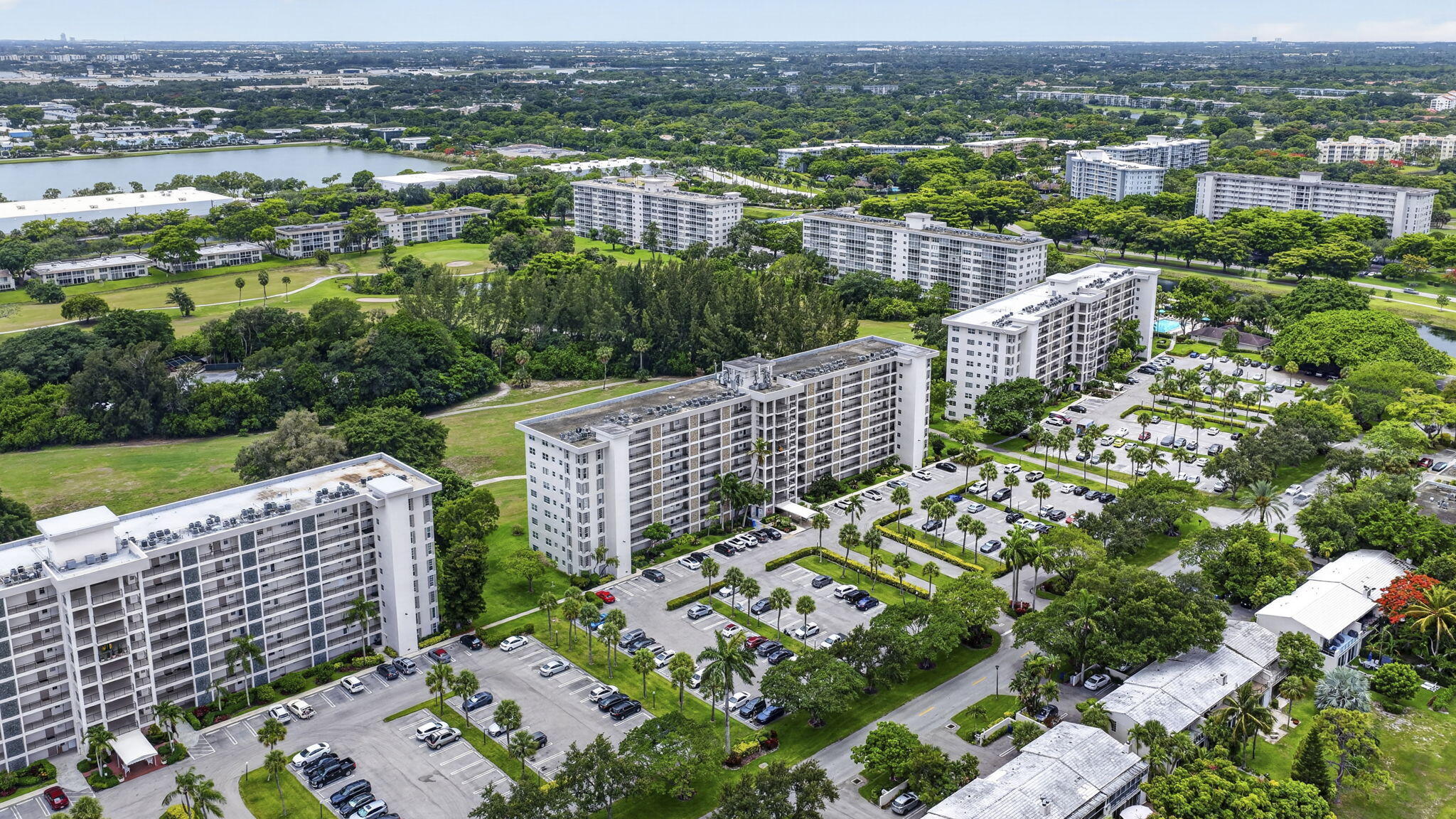 NO 10 PALM-AIRE COUNTRY CLUB - Residential