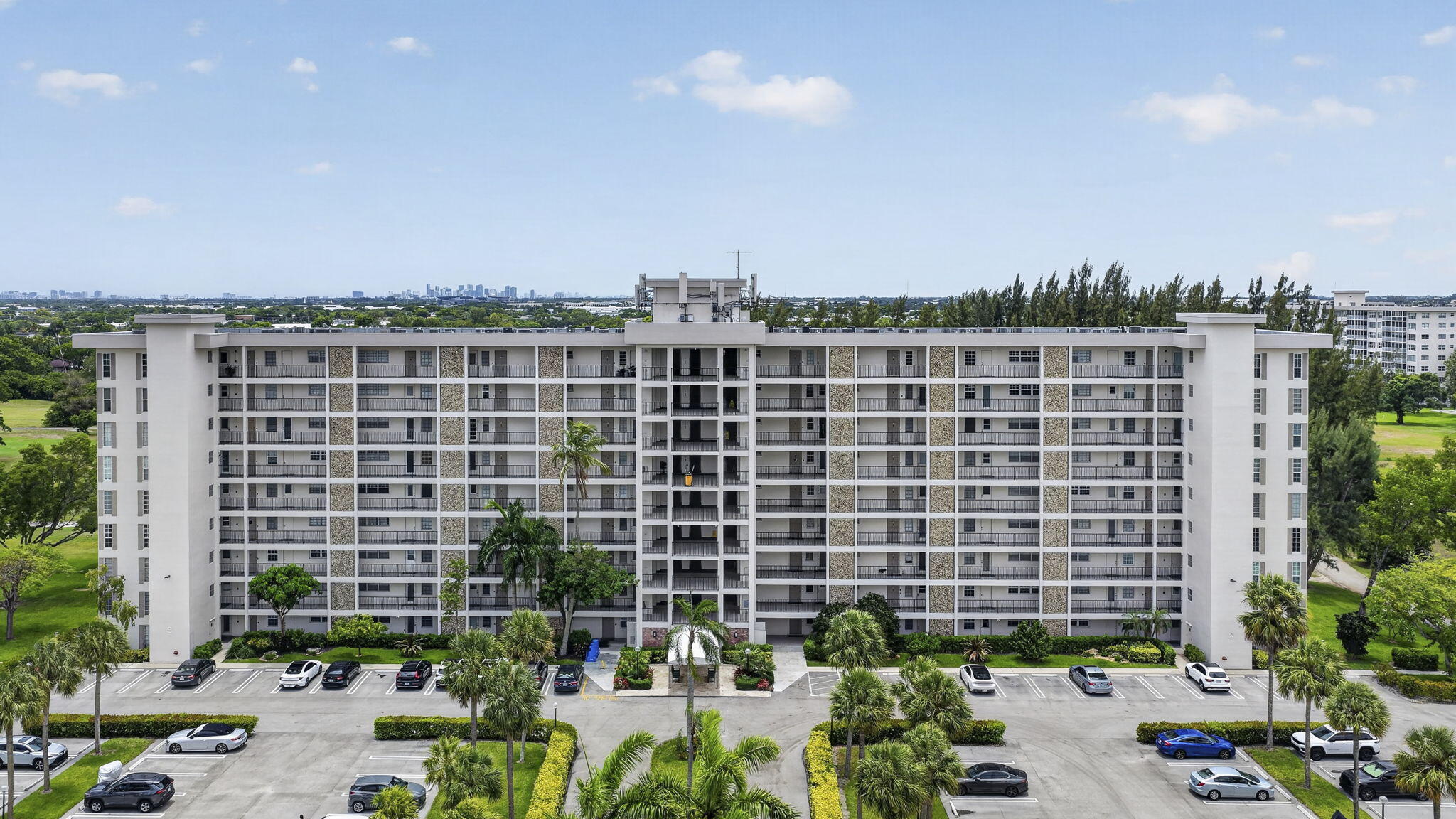 NO 10 PALM-AIRE COUNTRY CLUB - Residential