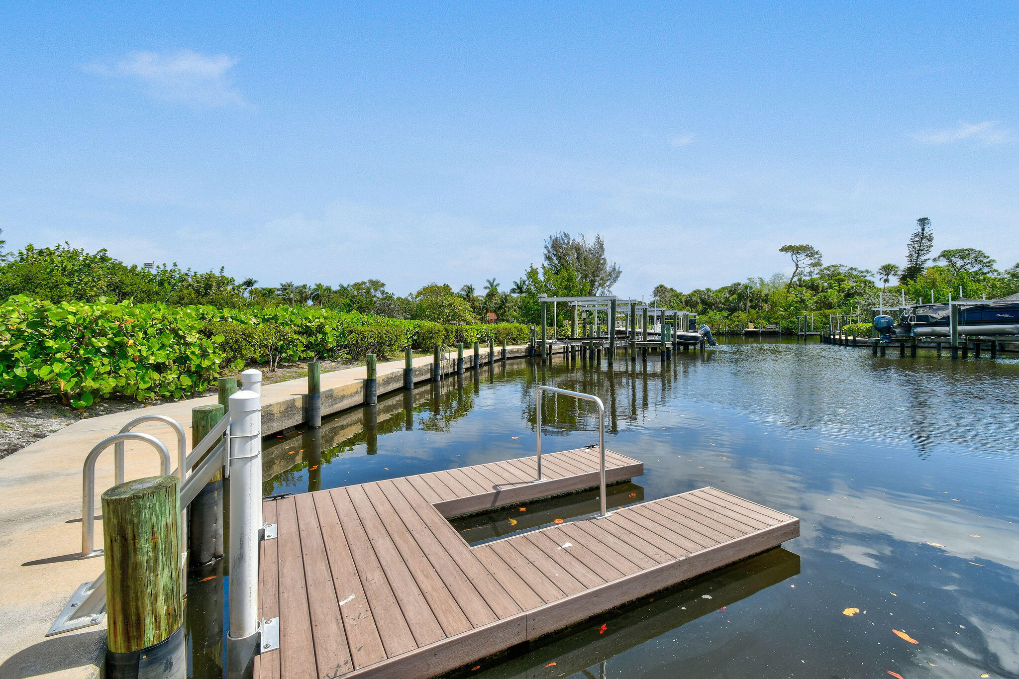 MANATEE ISLES - Residential
