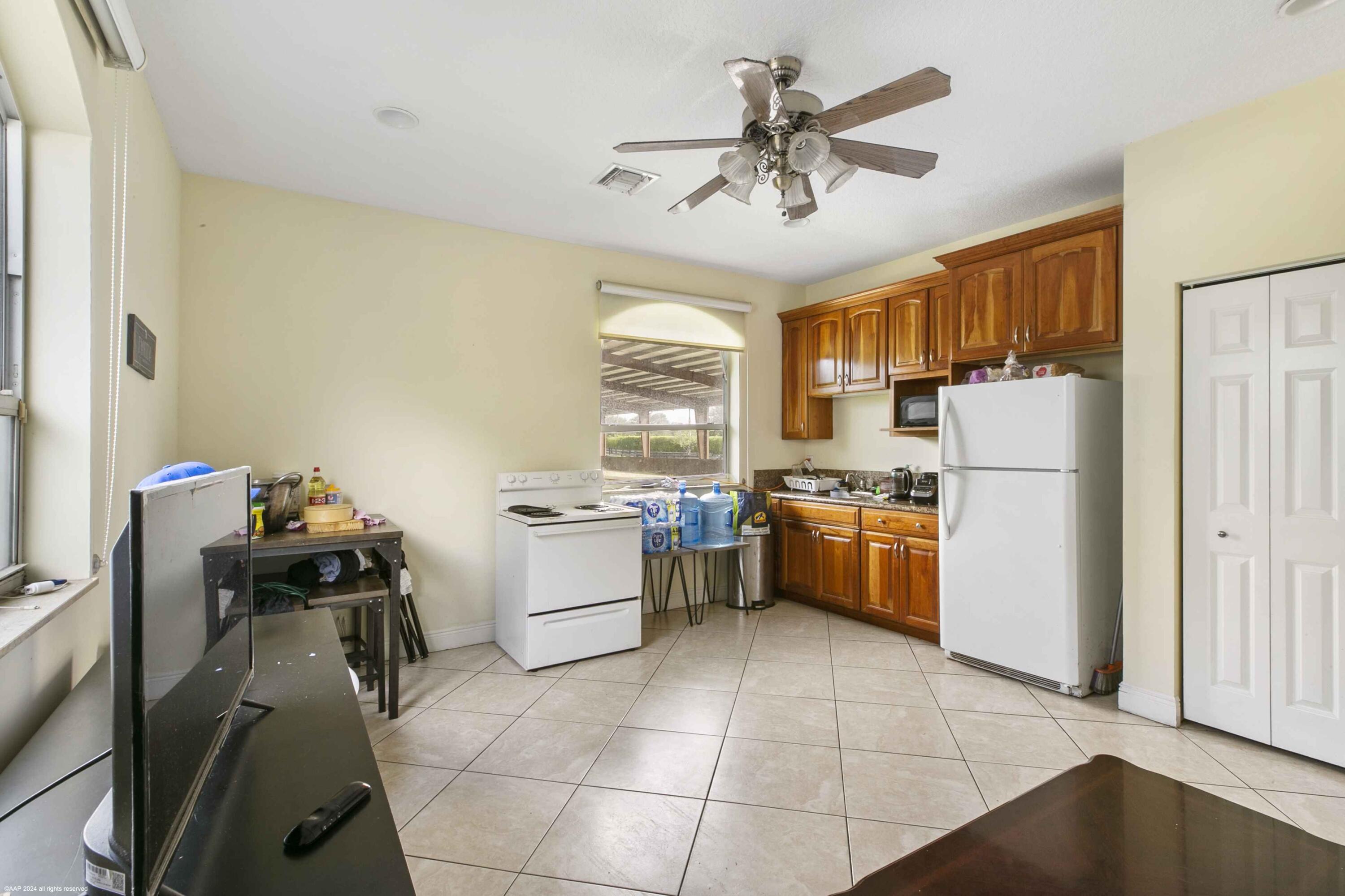 PALM BEACH POINT EAST - Residential