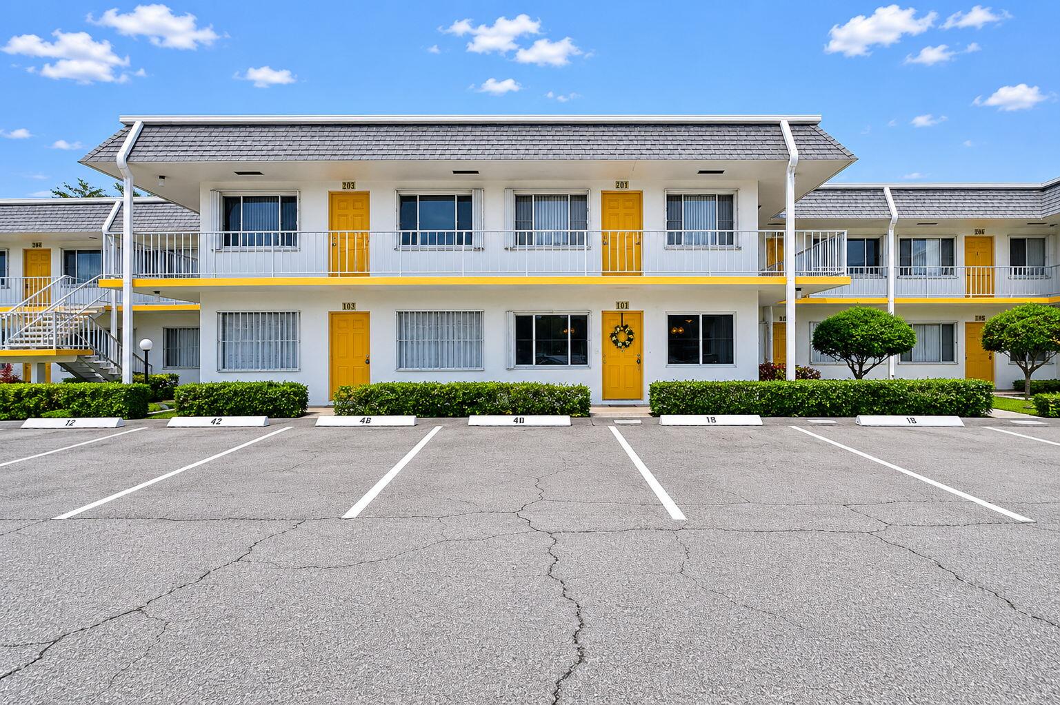 MURRY HILLS APT BLDG CONDO - Residential