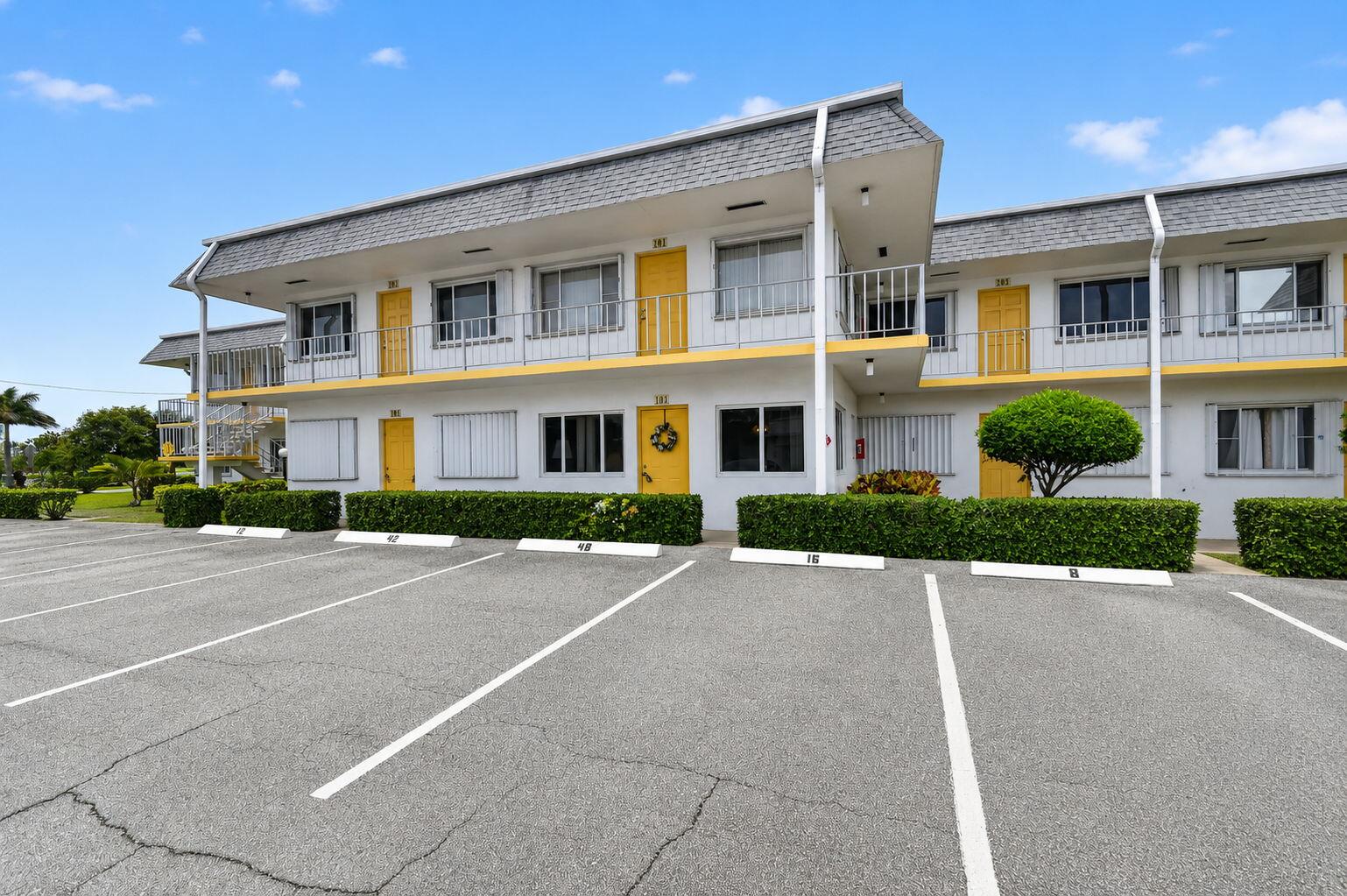 MURRY HILLS APT BLDG CONDO - Residential