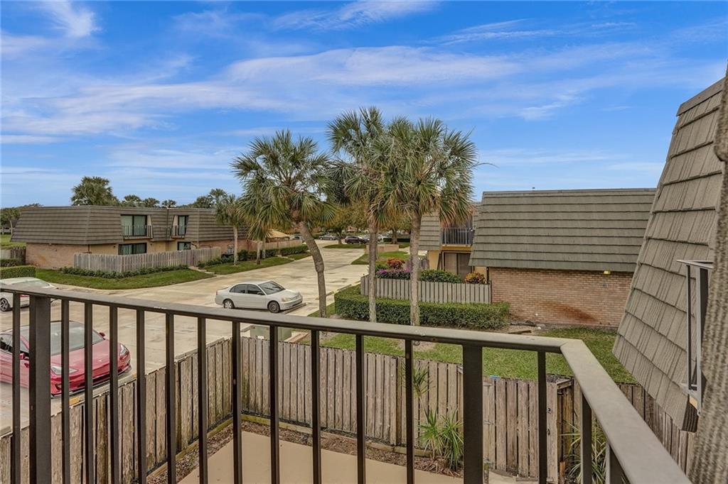 VILLAGE OF SANDALWOOD LKS - Residential