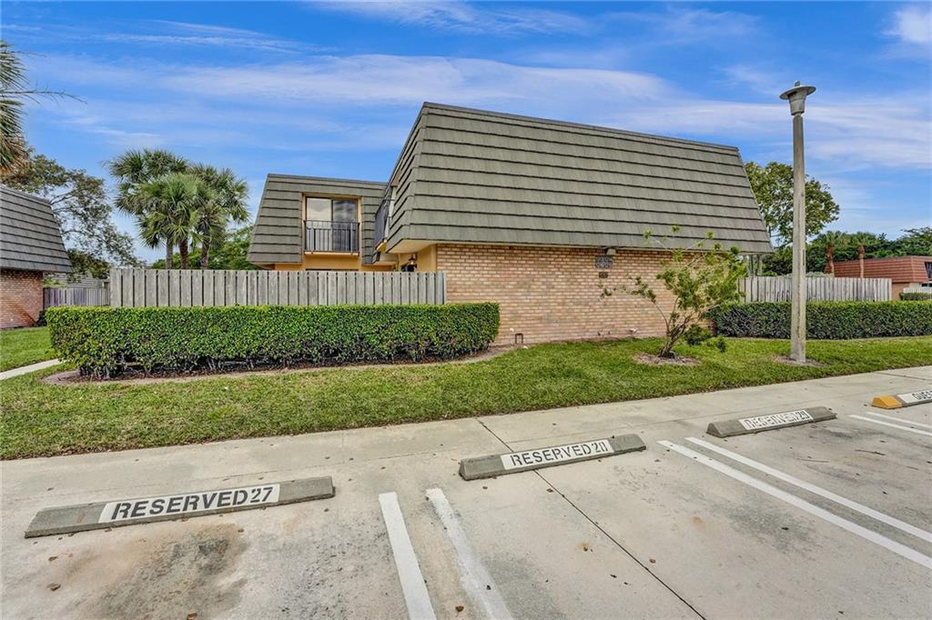 VILLAGE OF SANDALWOOD LKS - Residential