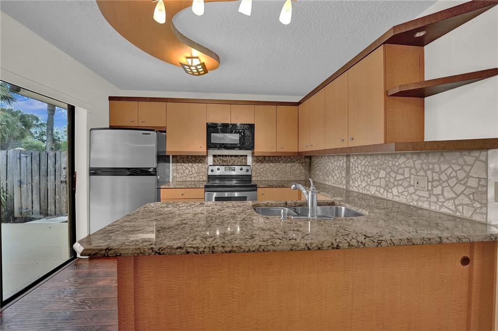 VILLAGE OF SANDALWOOD LKS - Residential