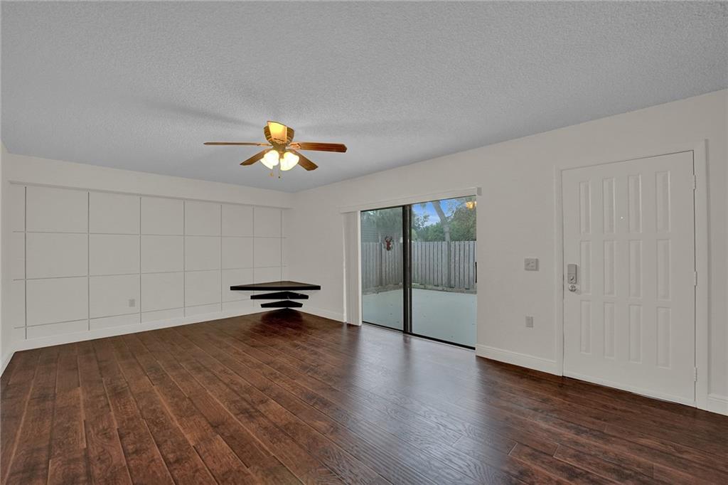 VILLAGE OF SANDALWOOD LKS - Residential
