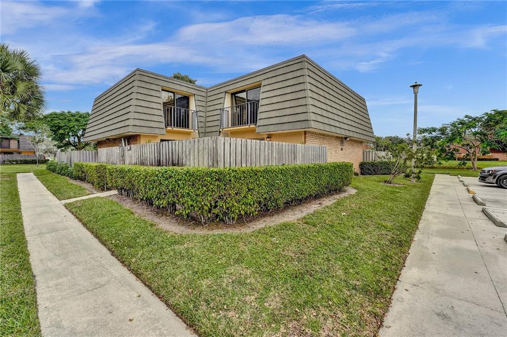 VILLAGE OF SANDALWOOD LKS - Residential