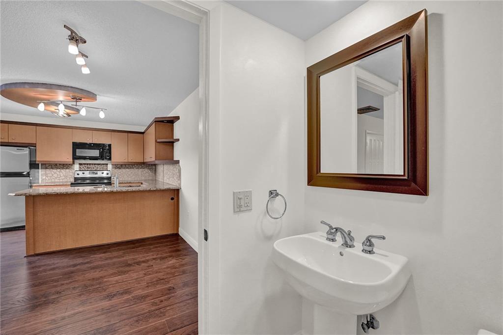 VILLAGE OF SANDALWOOD LKS - Residential
