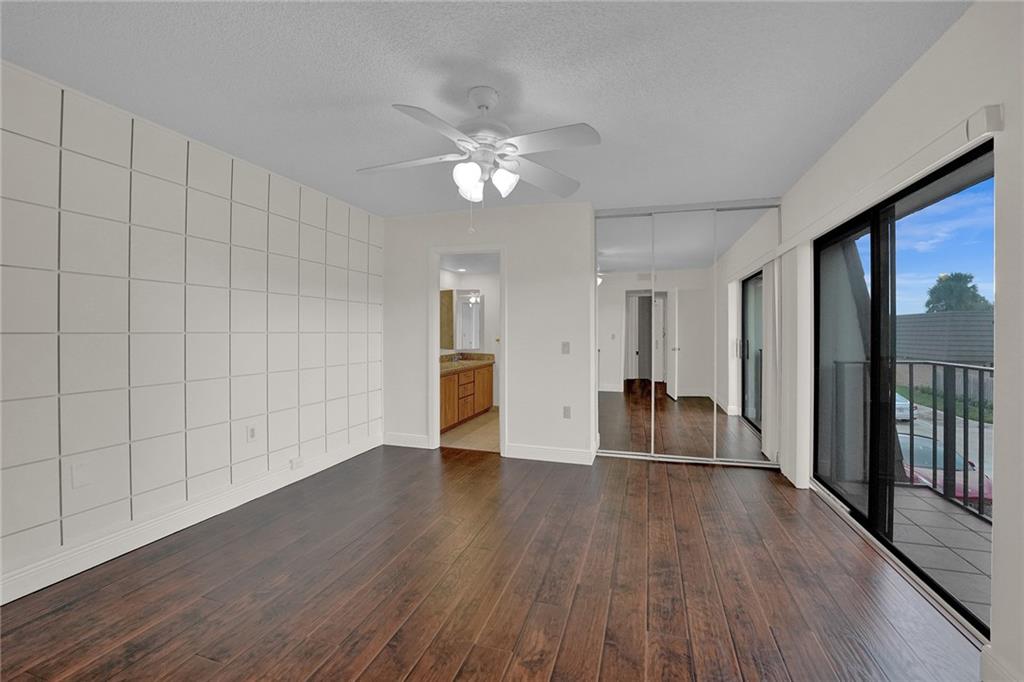 VILLAGE OF SANDALWOOD LKS - Residential