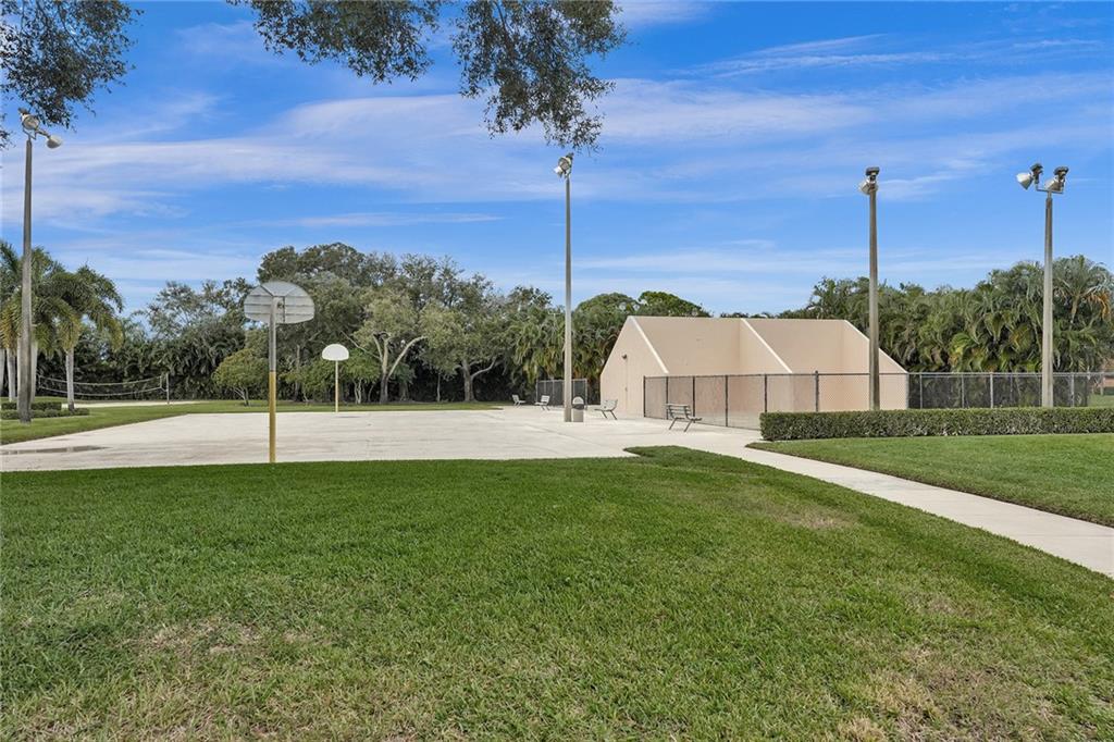 VILLAGE OF SANDALWOOD LKS - Residential