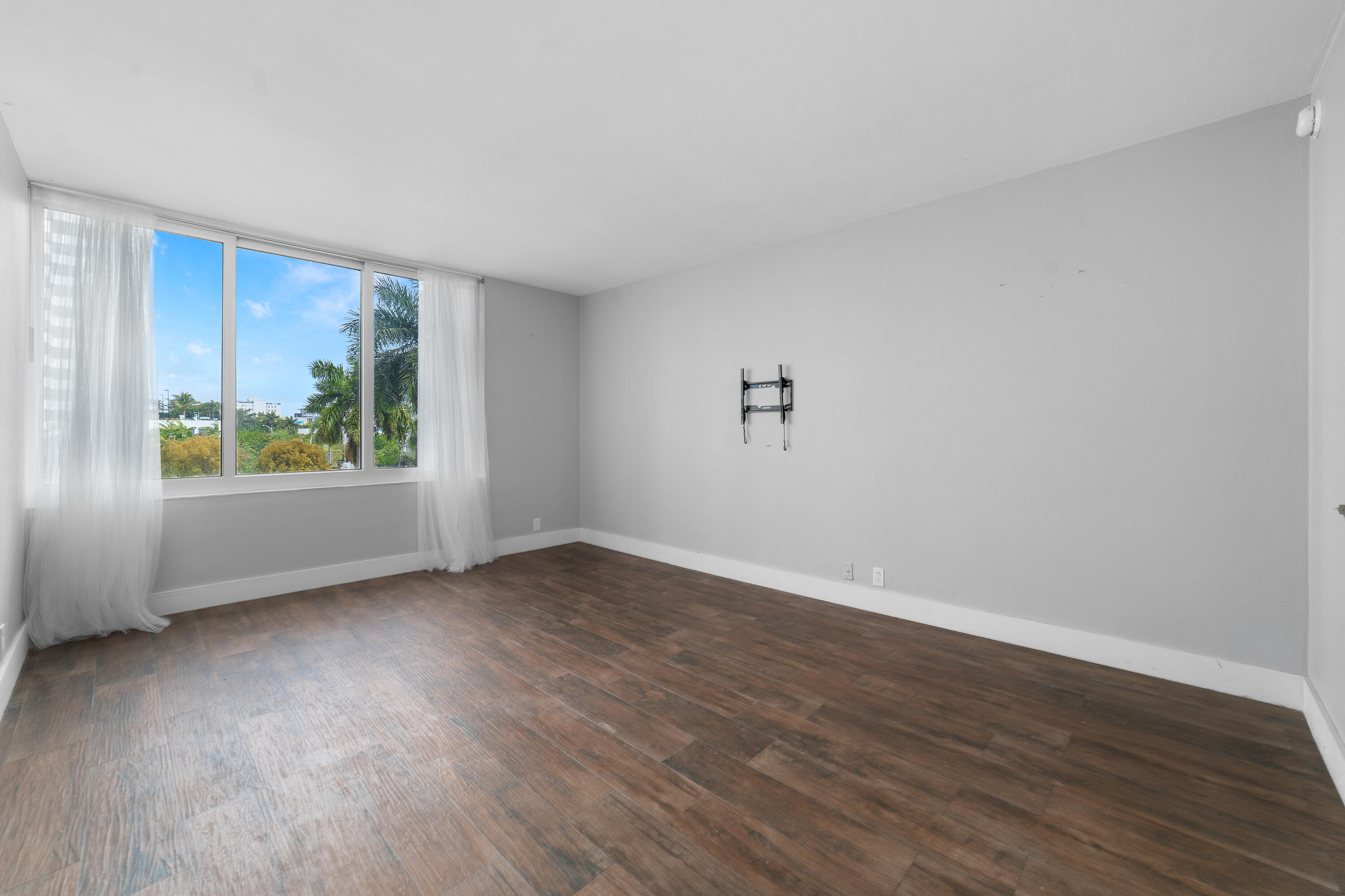 MIRADOR 1200 CONDO - Residential