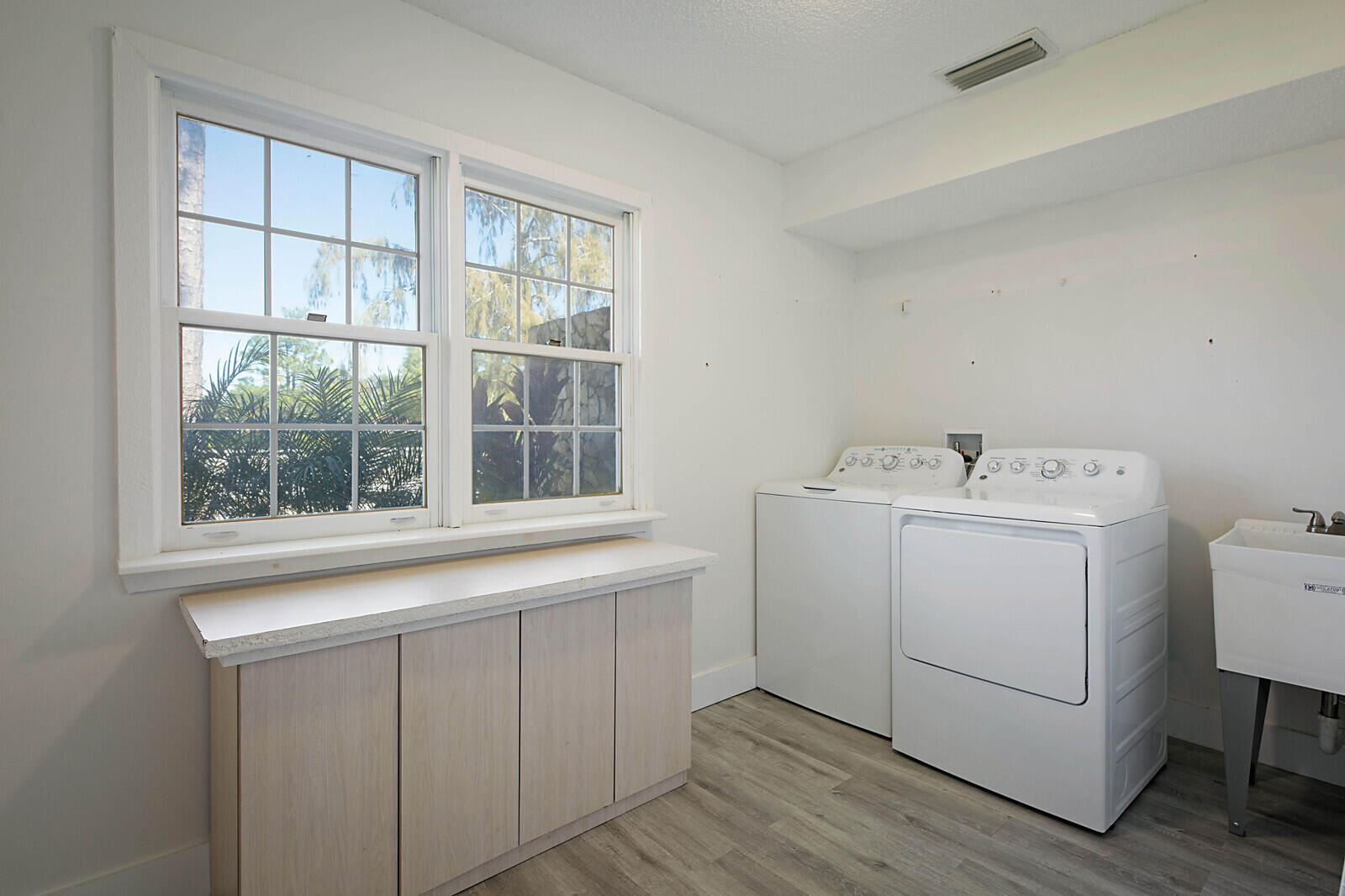 LOXAHATCHEE GROVES - Residential Lease