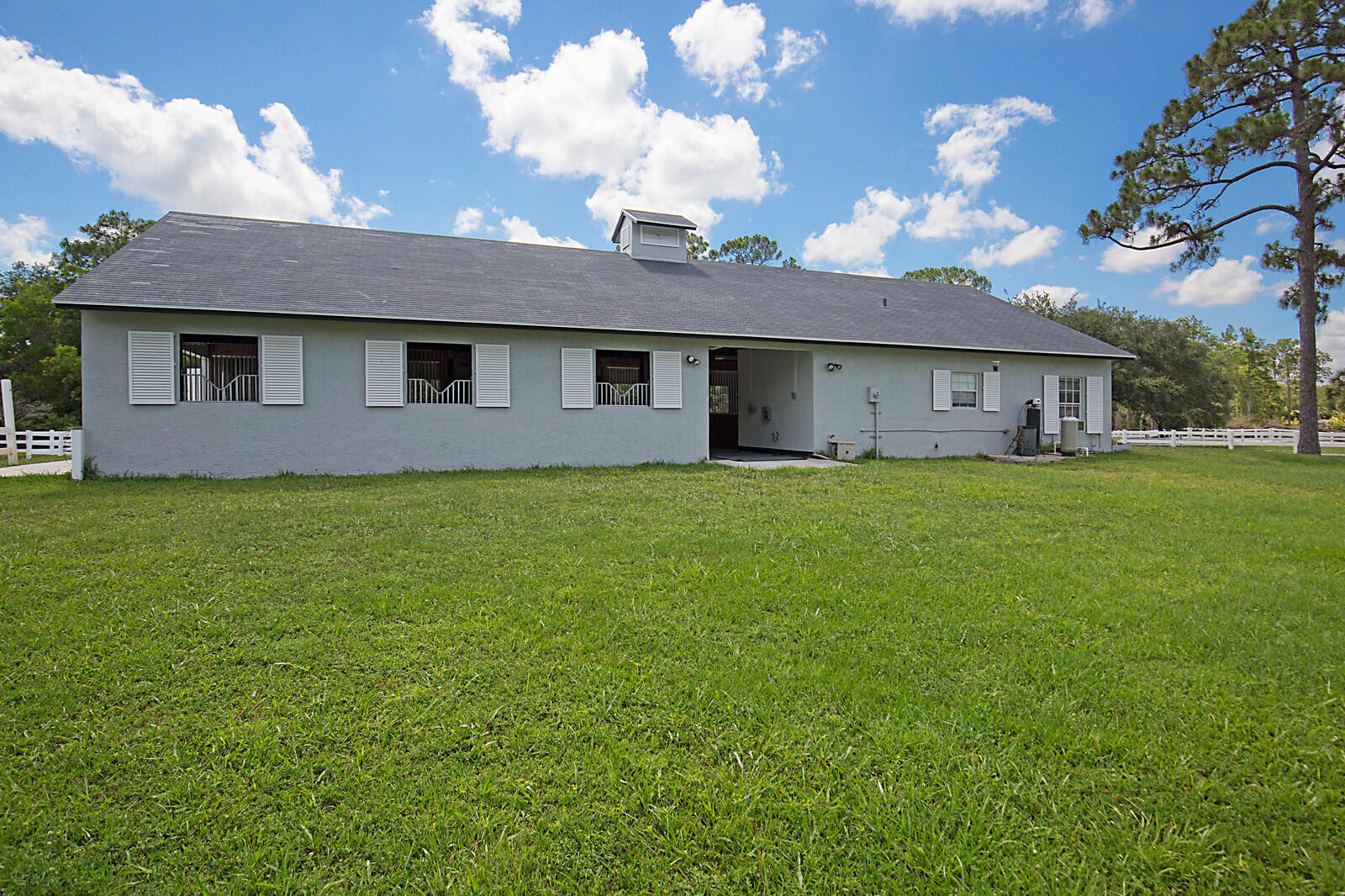 LOXAHATCHEE GROVES - Residential Lease