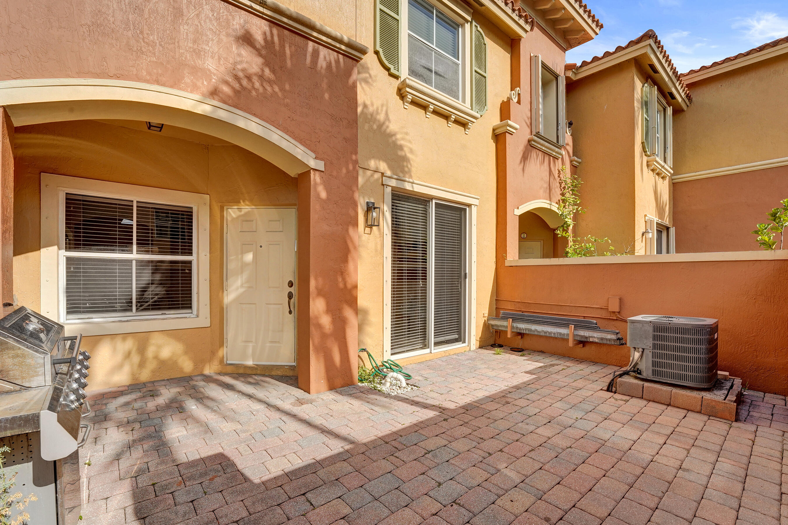 VILLAS AT HARBOR ISLES CONDO - Residential