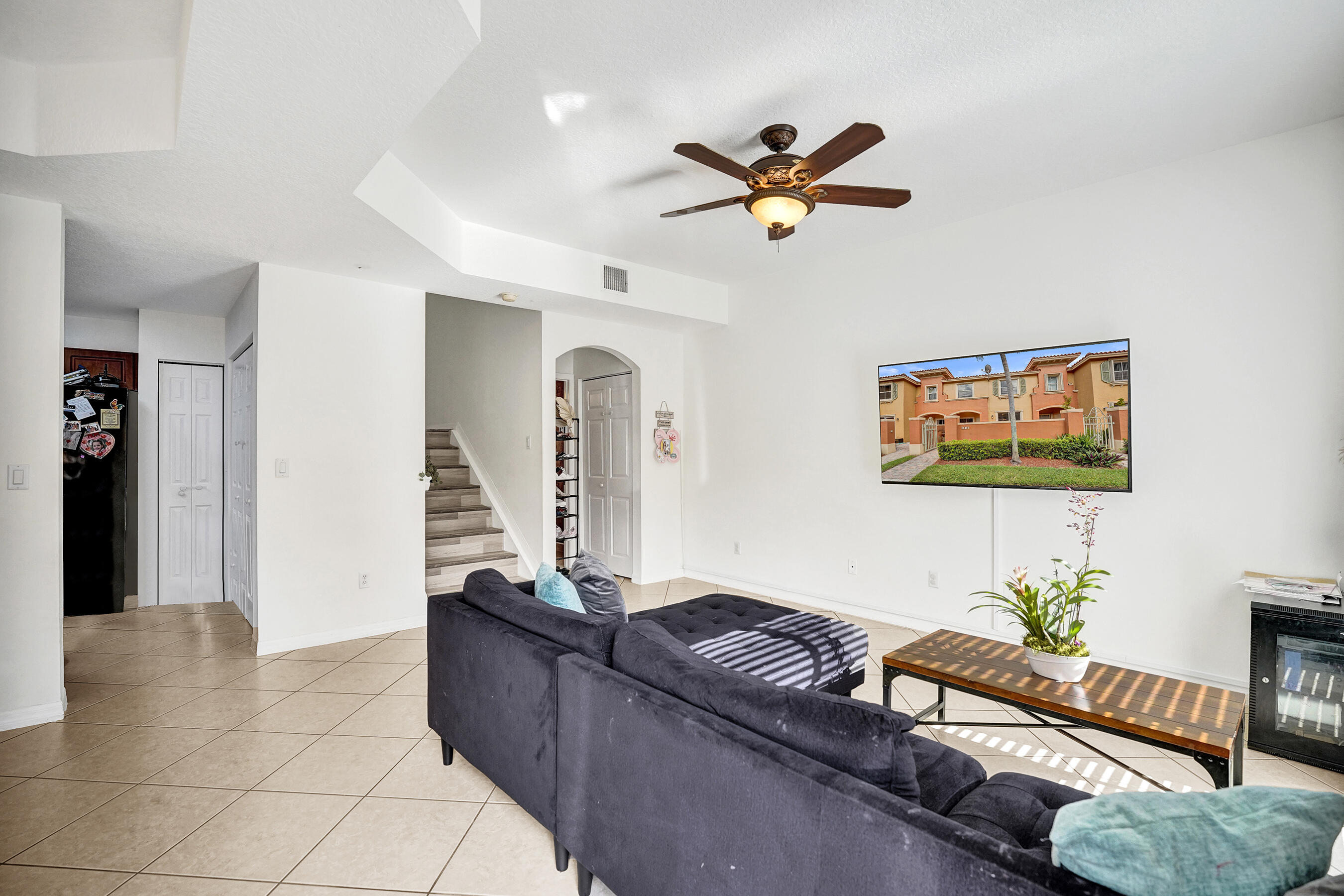 VILLAS AT HARBOR ISLES CONDO - Residential
