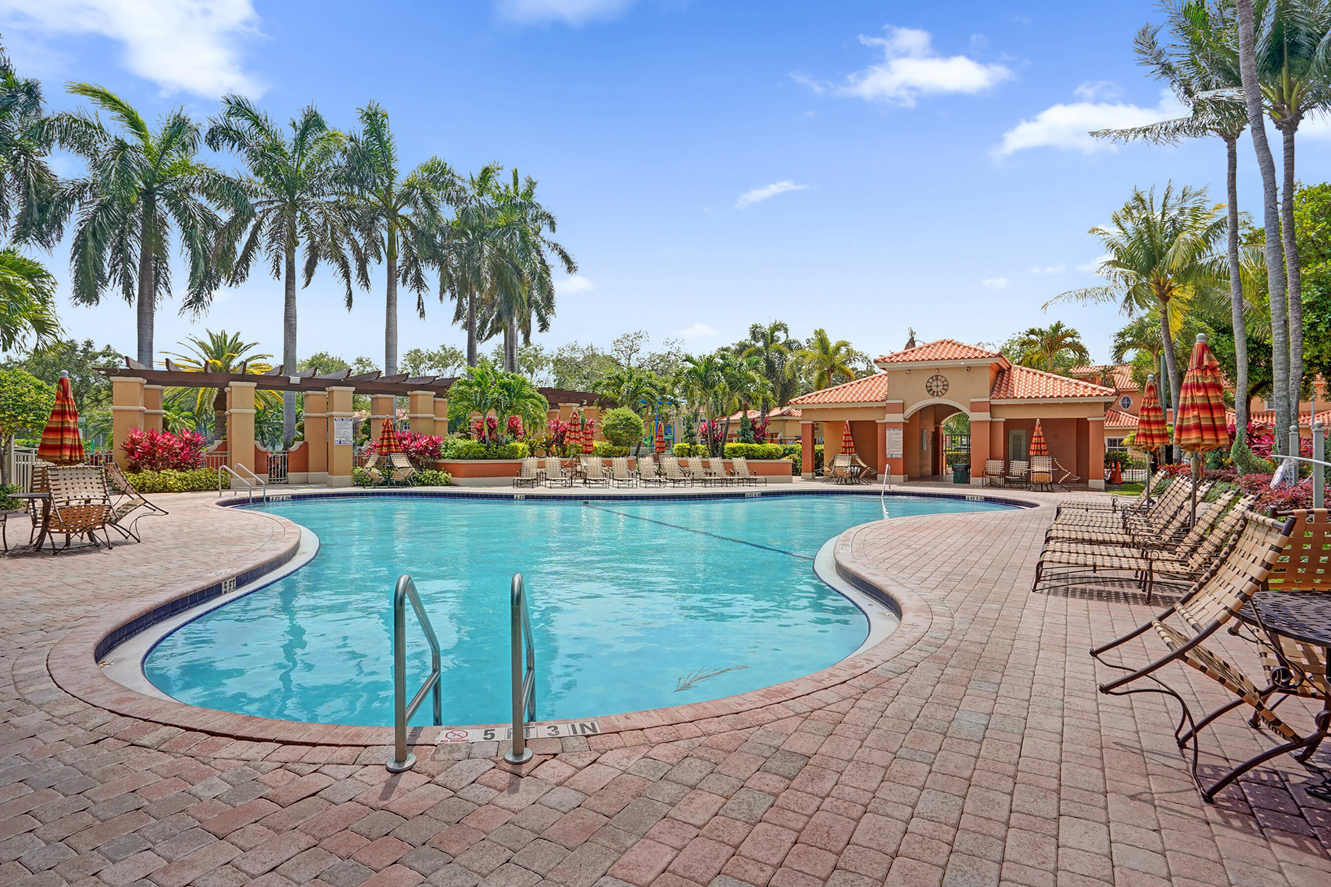 VILLAS AT HARBOR ISLES CONDO - Residential
