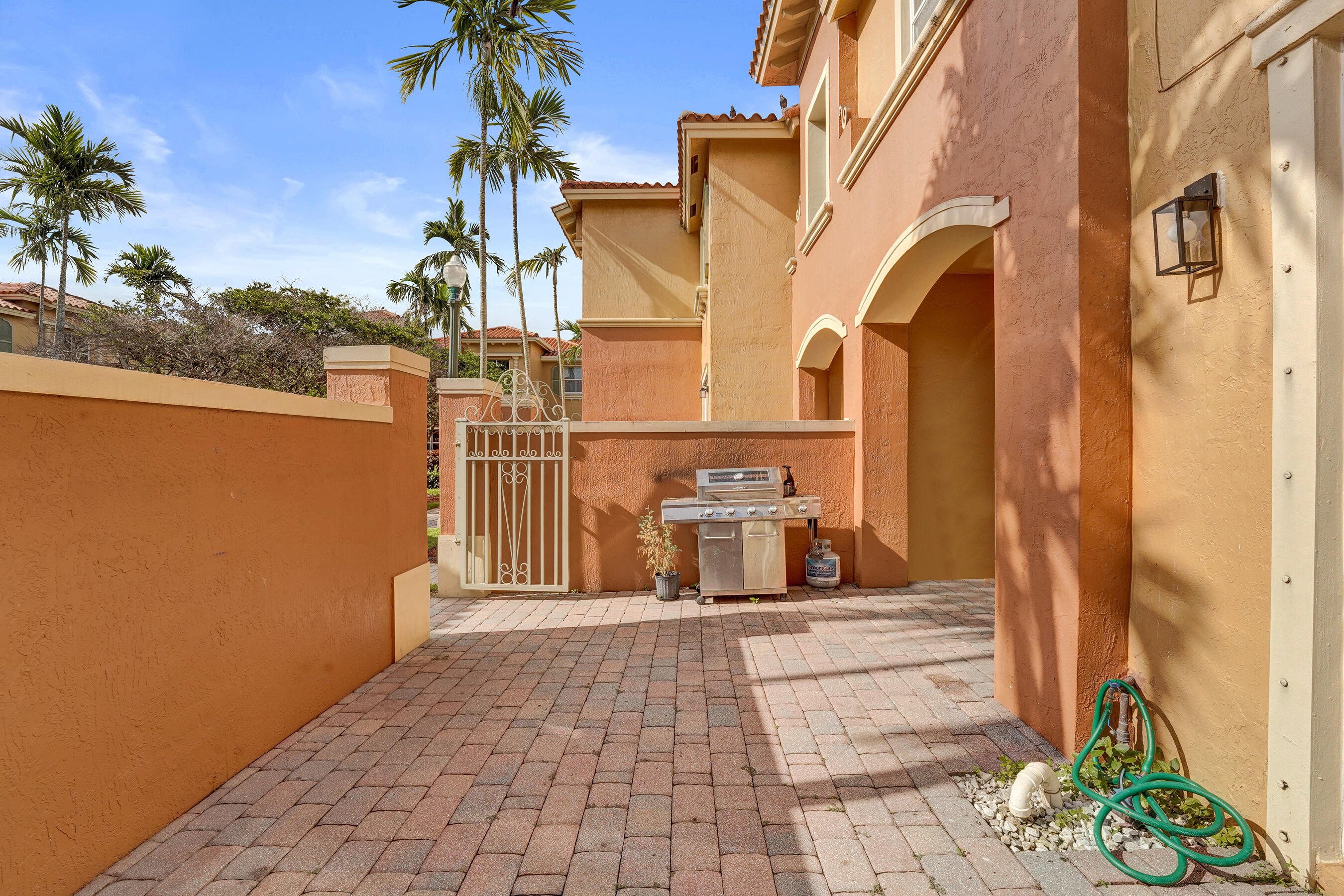 VILLAS AT HARBOR ISLES CONDO - Residential