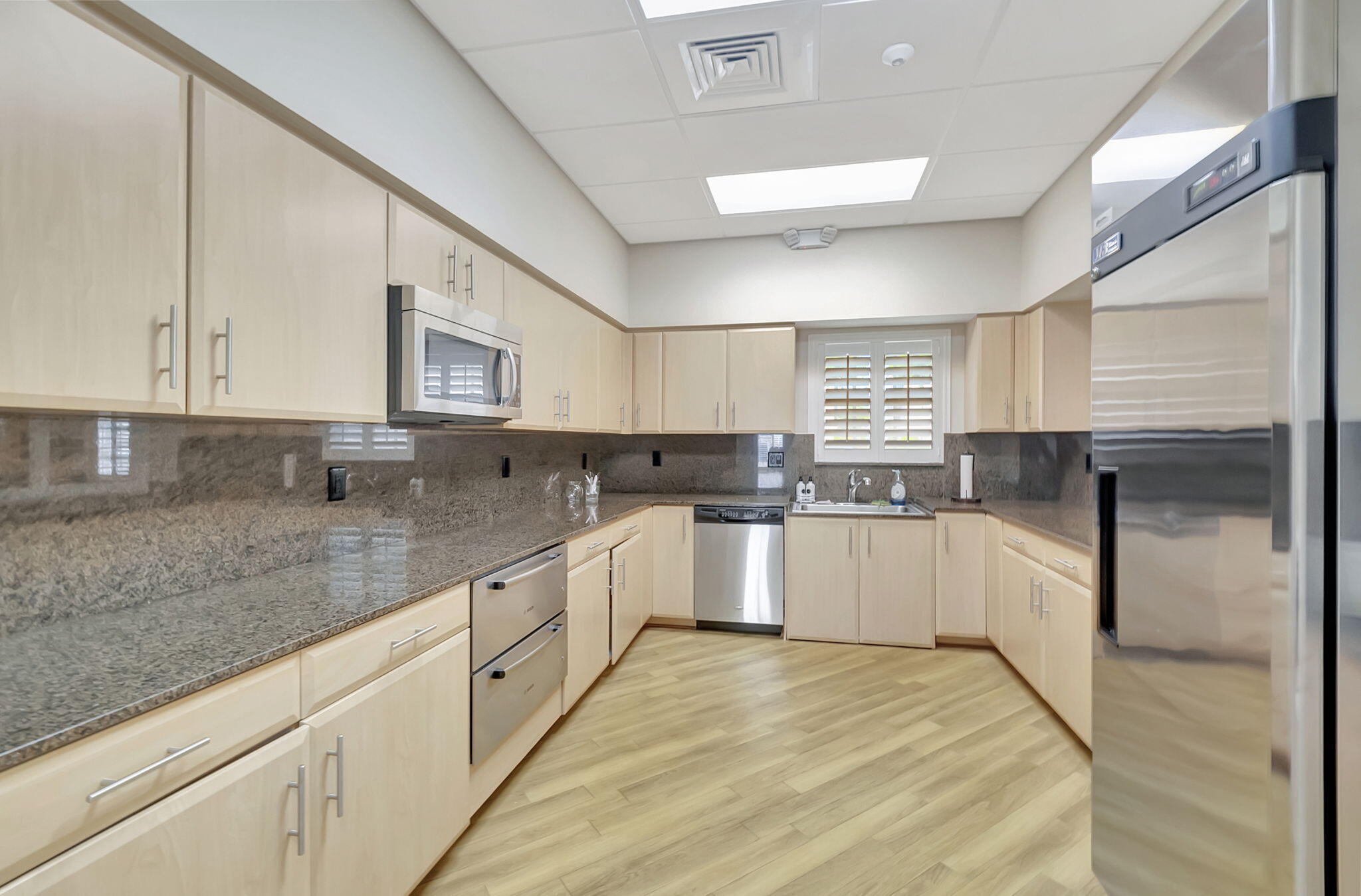 COLONIAL CLUB CONDO SEC 1 - Residential Lease