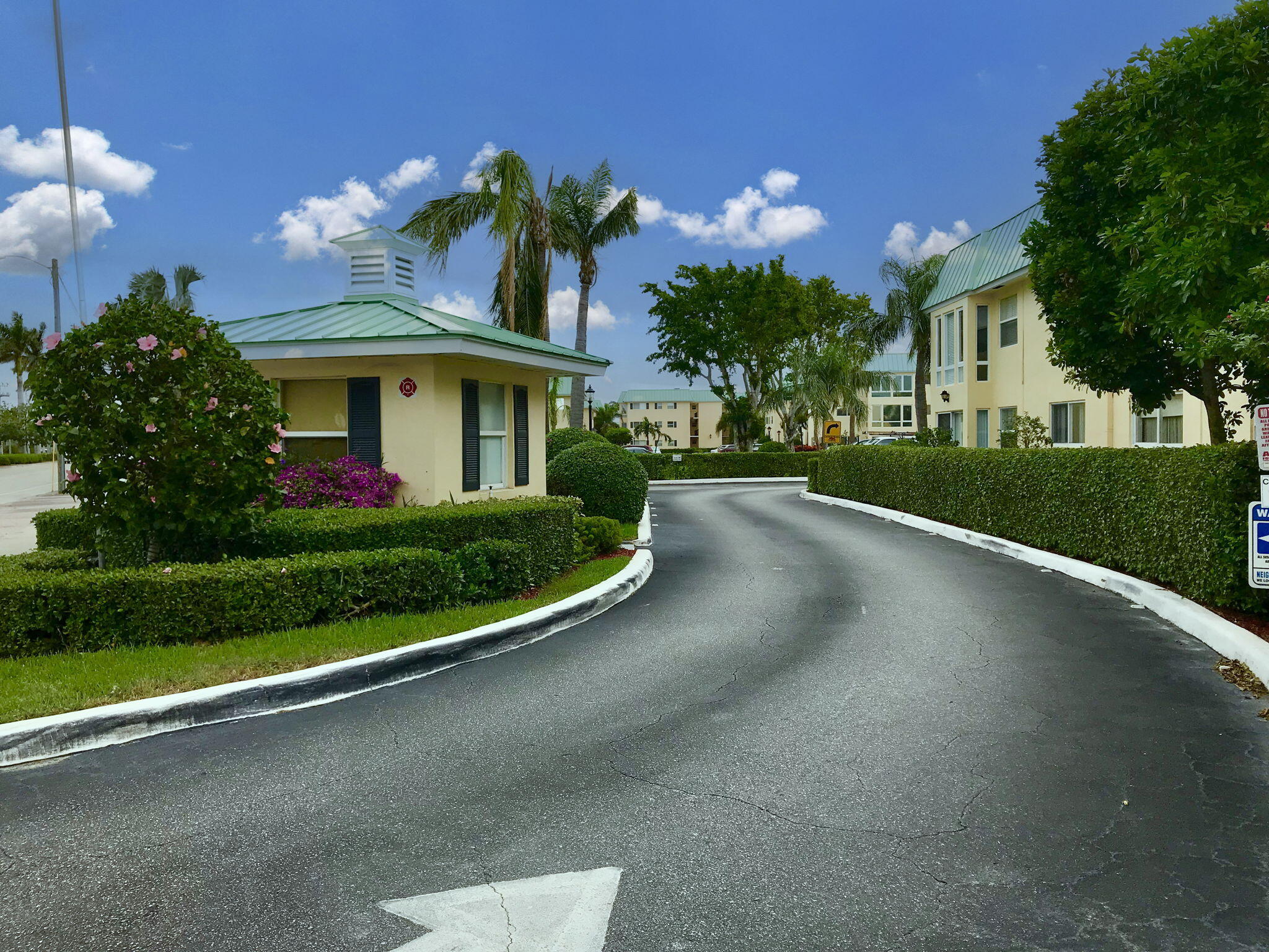 COLONIAL CLUB CONDO SEC 1 - Residential Lease