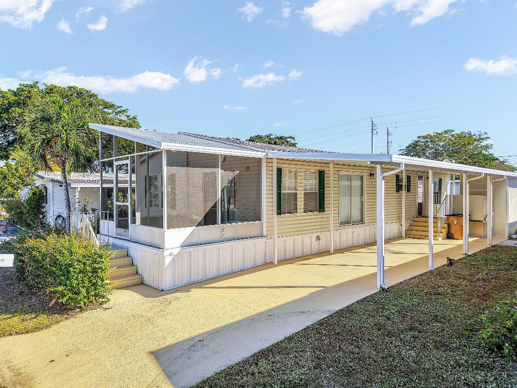 COUNTRY KNOLLS - Residential