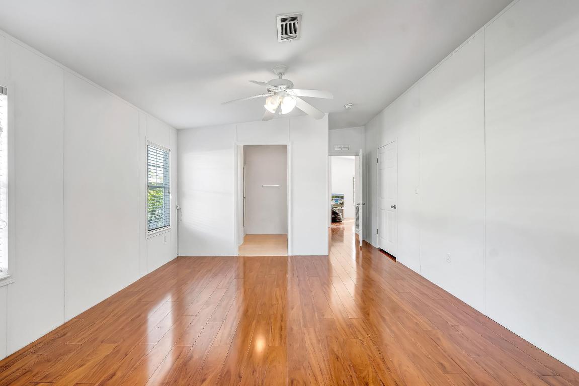 COUNTRY KNOLLS - Residential