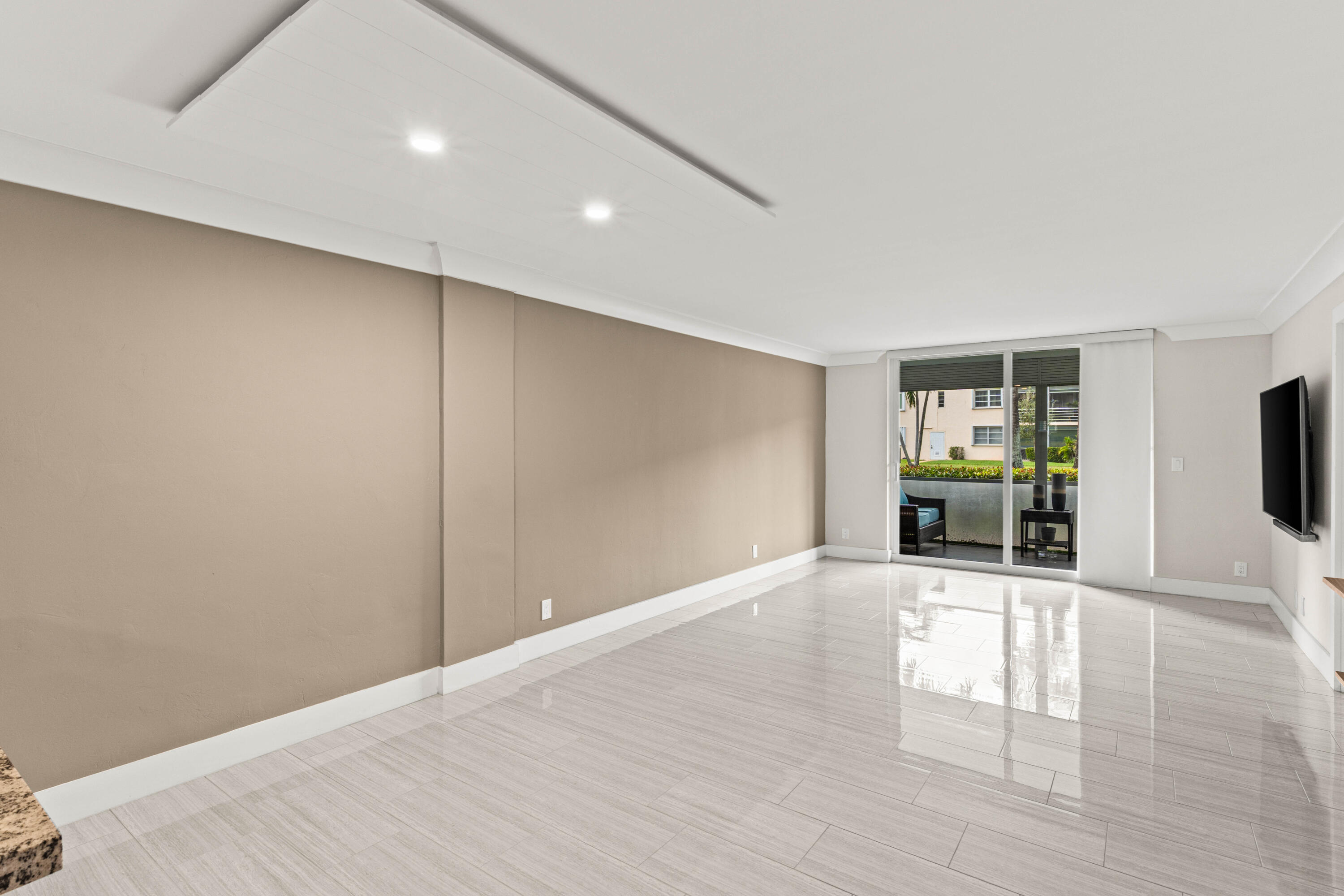 LIGHTHOUSE POINT PLAZA CONDO - Residential