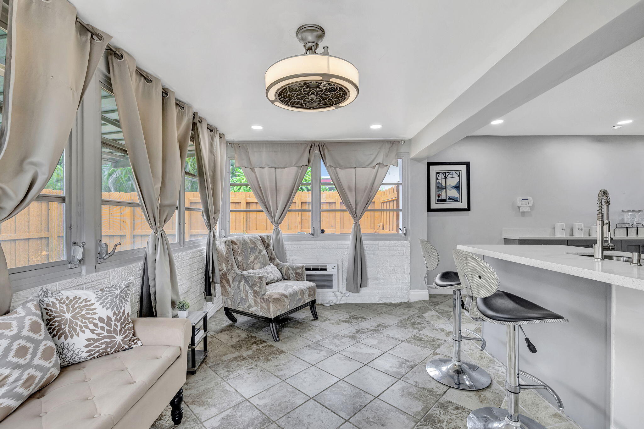 TAMARAC LAKES SOUTH - Residential Lease
